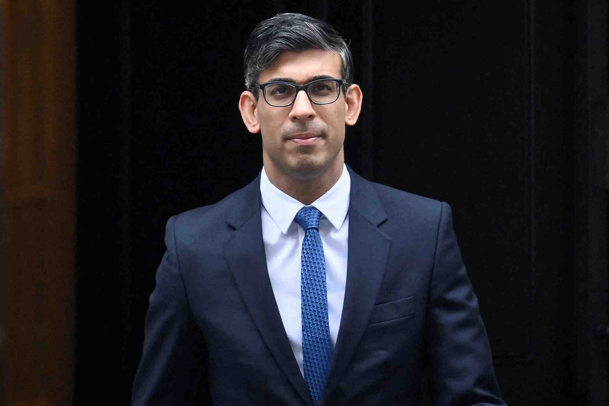 Le premier ministre britannique rishi sunak devant le numero 10 de downing street, a londres.