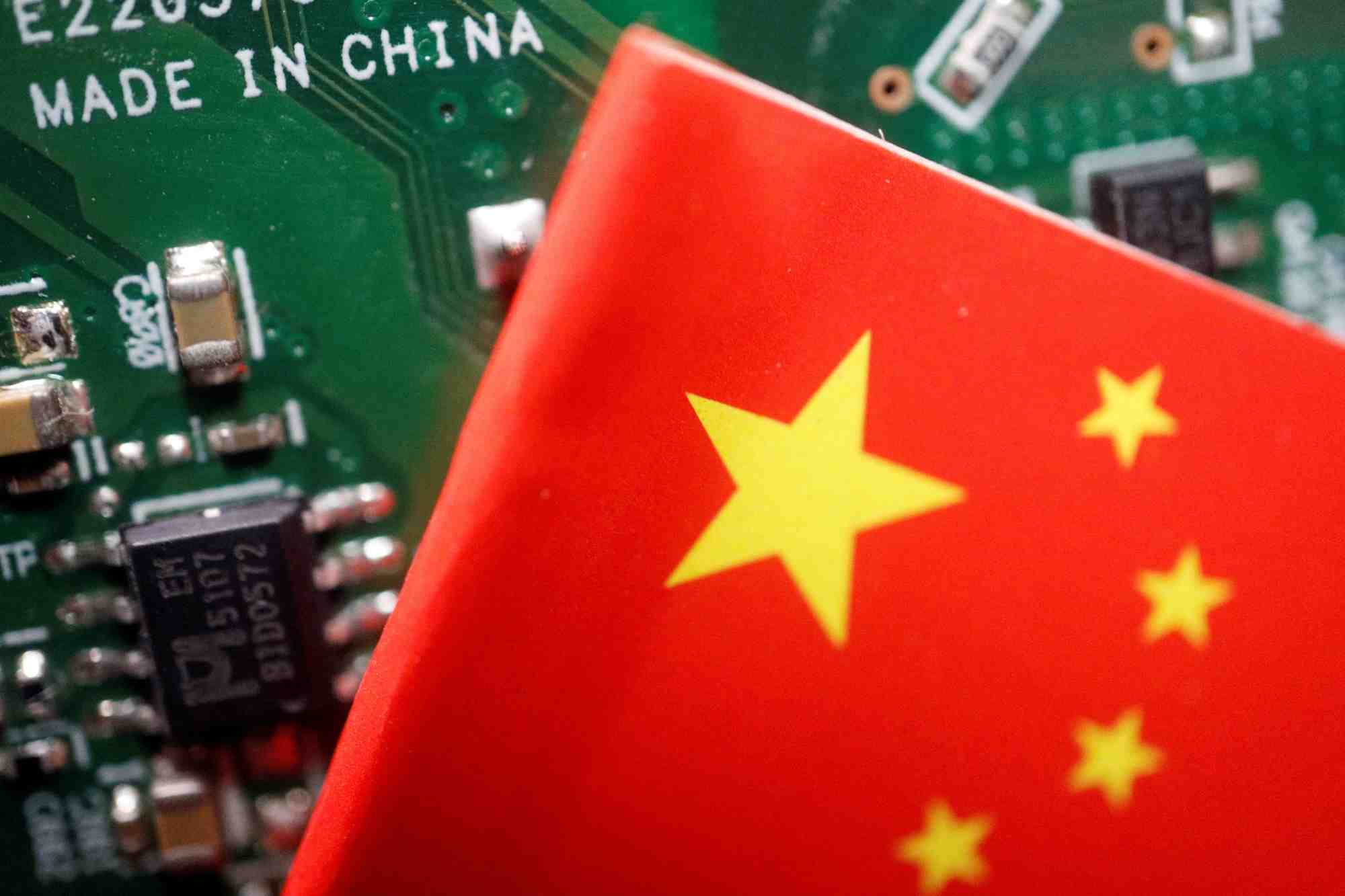 Illustration du drapeau chinois avec des puces electroniques
