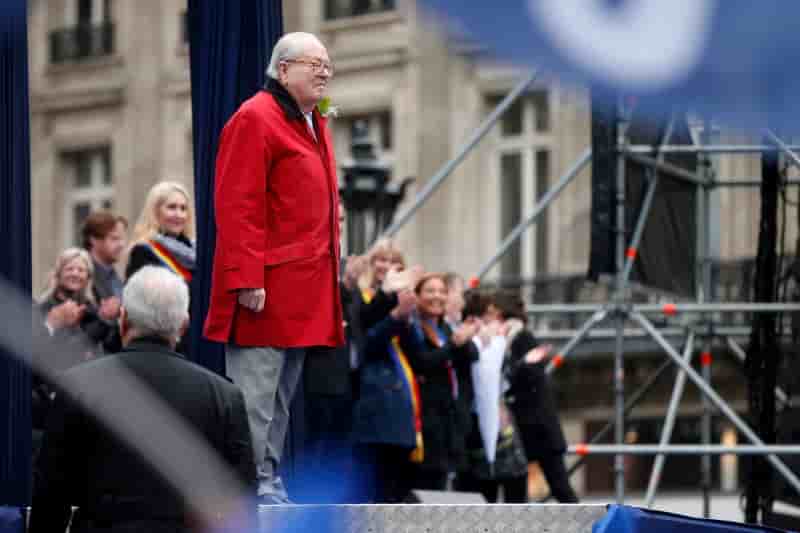 Jean-marie le pen devant le bureau executif du fn