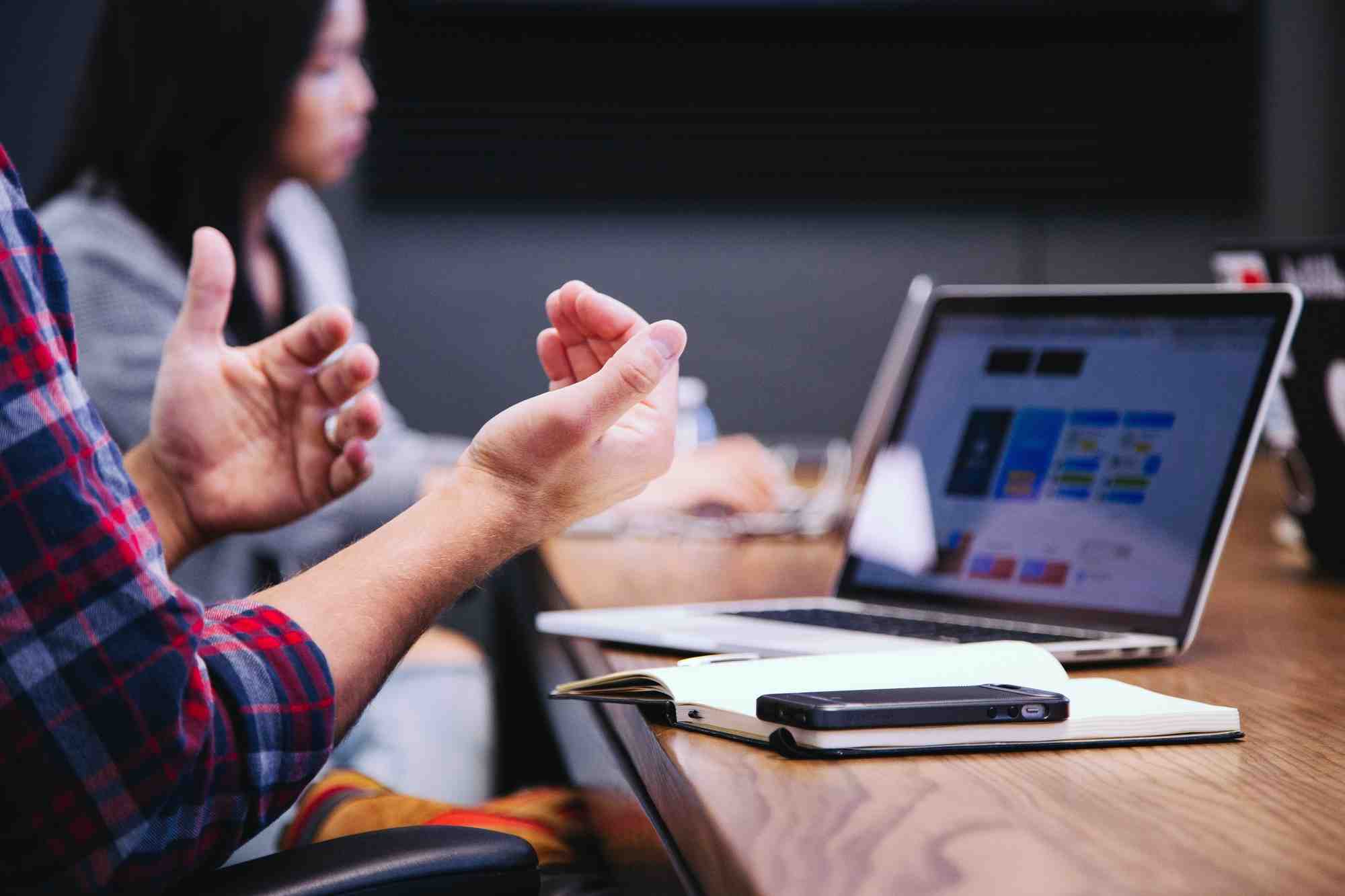 Management bureau jeunes cadres dirigeants digitalisation entreprise travail