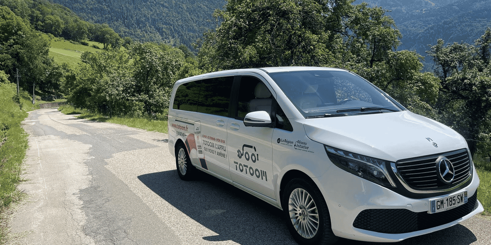 En Haute-Loire,Totoom offre une alternative de transport pour les particuliers et professionnels grâce à ces vans 100% électriques. L'expérimentation d'un an est menée en partenariat avec l'Agence Haute-Loire Attractivité et la Communauté d'Agglomération du Puy-en-Velay.