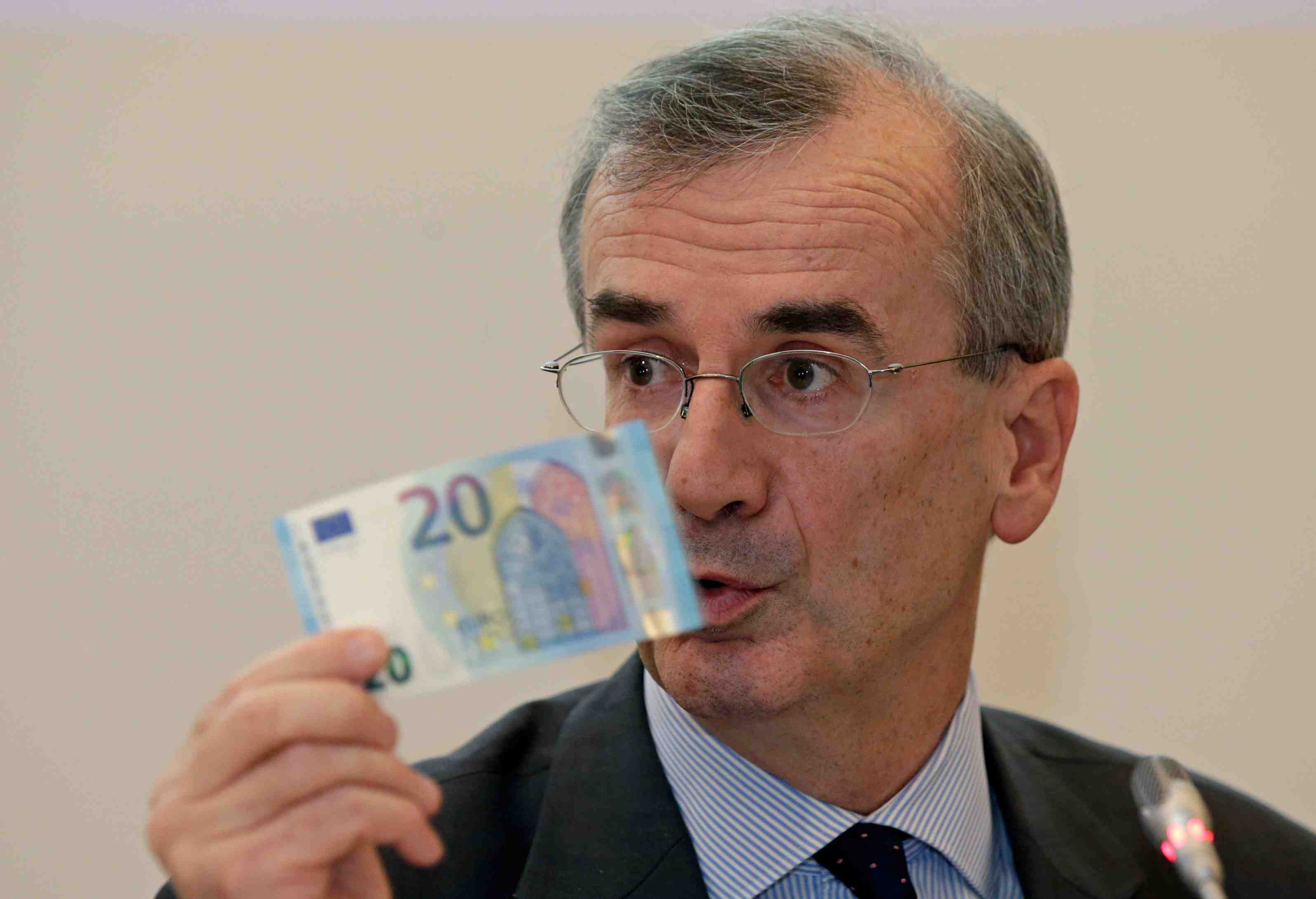 La bdf reste engagee a maintenir des taux d'interet tres bas