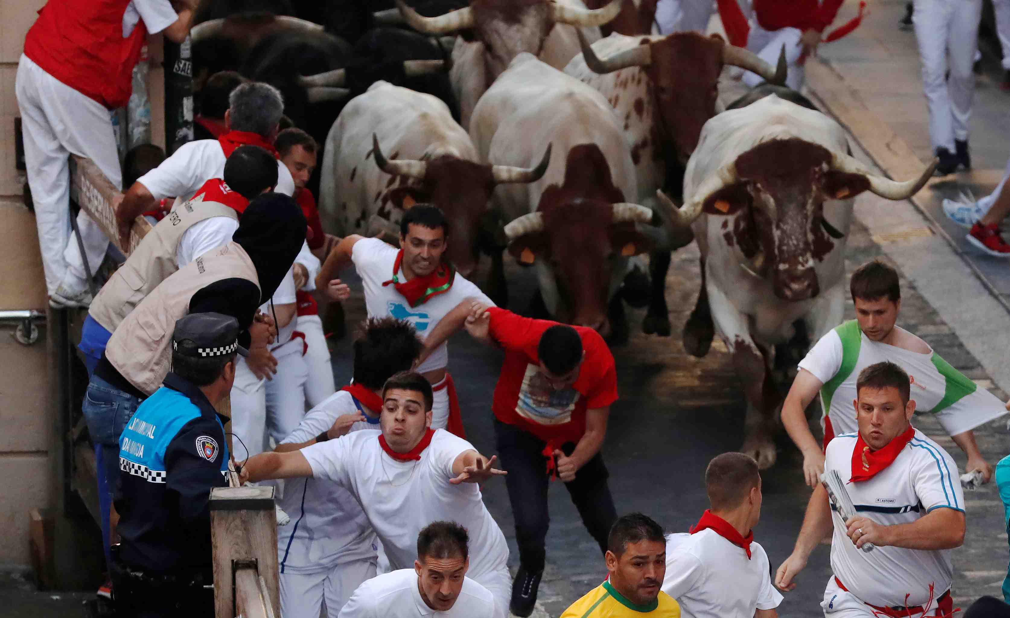 Pampelune: un homme encorne au cinquieme jour de la san fermin