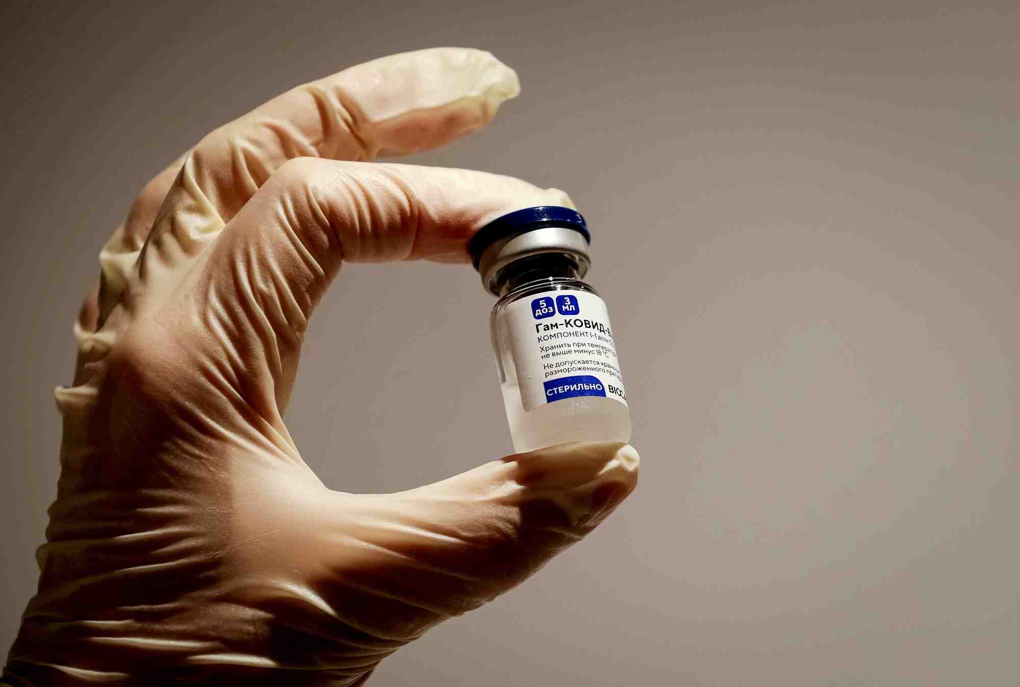 L'agence europeenne des medicaments a entame l'examen temps reel du vaccin russe spoutnik v