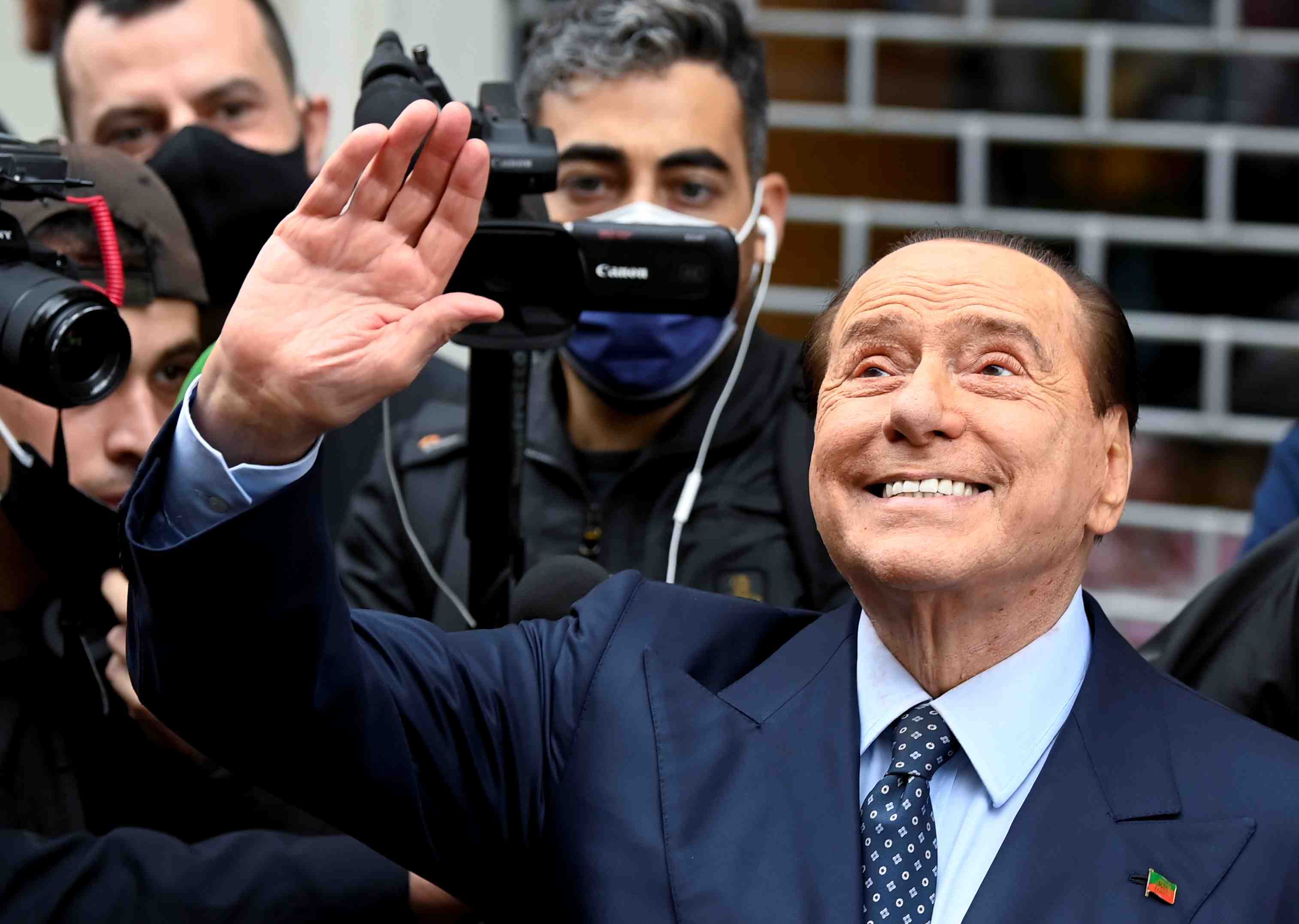 Berlusconi se reve en president de l'italie malgre les handicaps