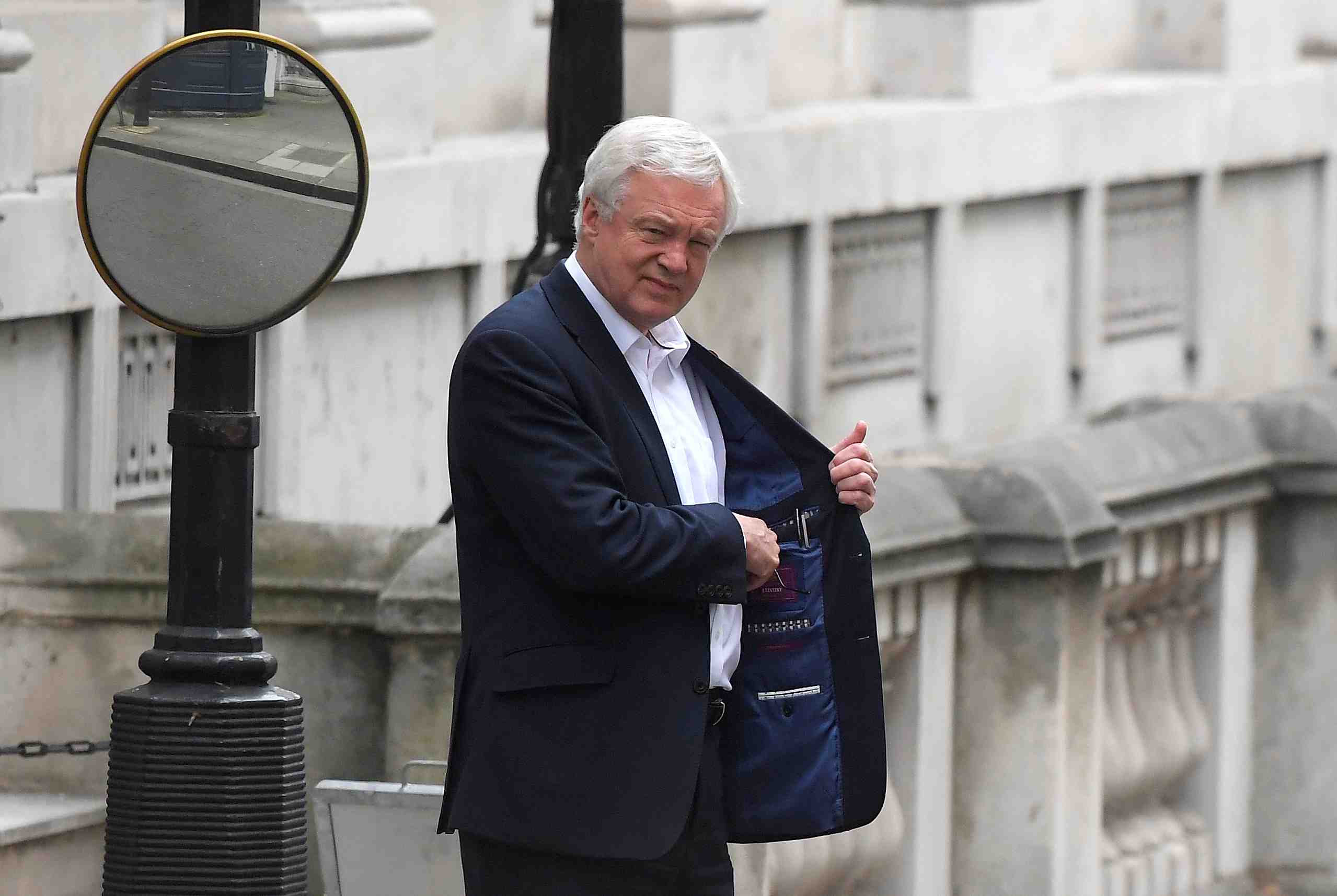 La plupart des europeens pourront rester apres le brexit, dit londres