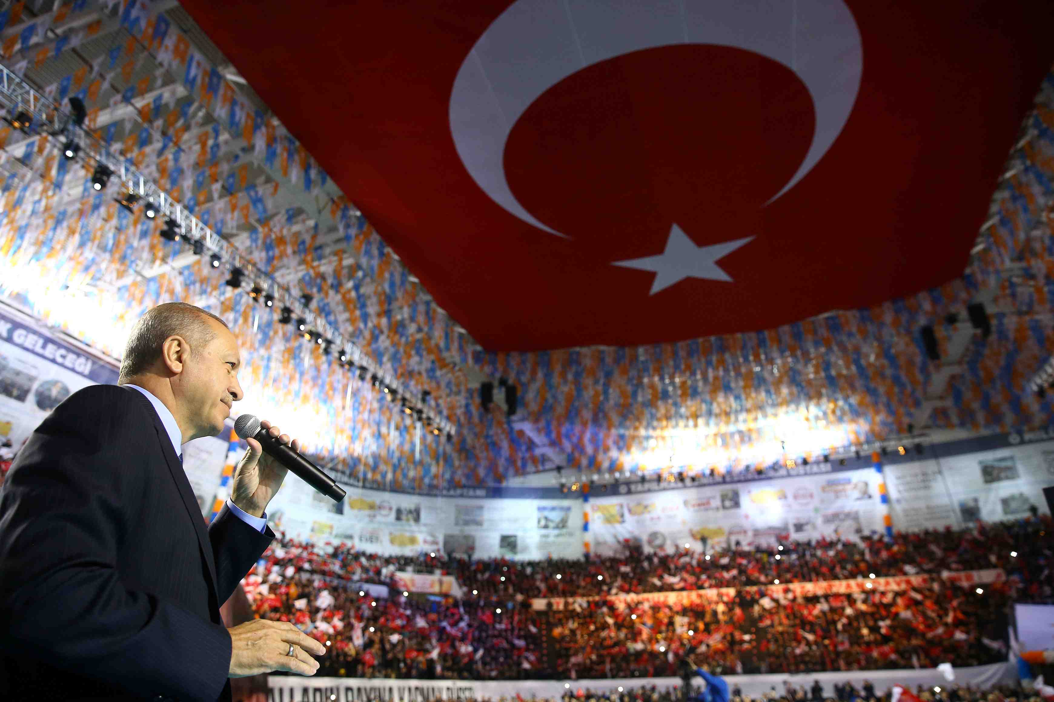 Les operations ont commence a sindjar, dit erdogan, mais l'irak dement