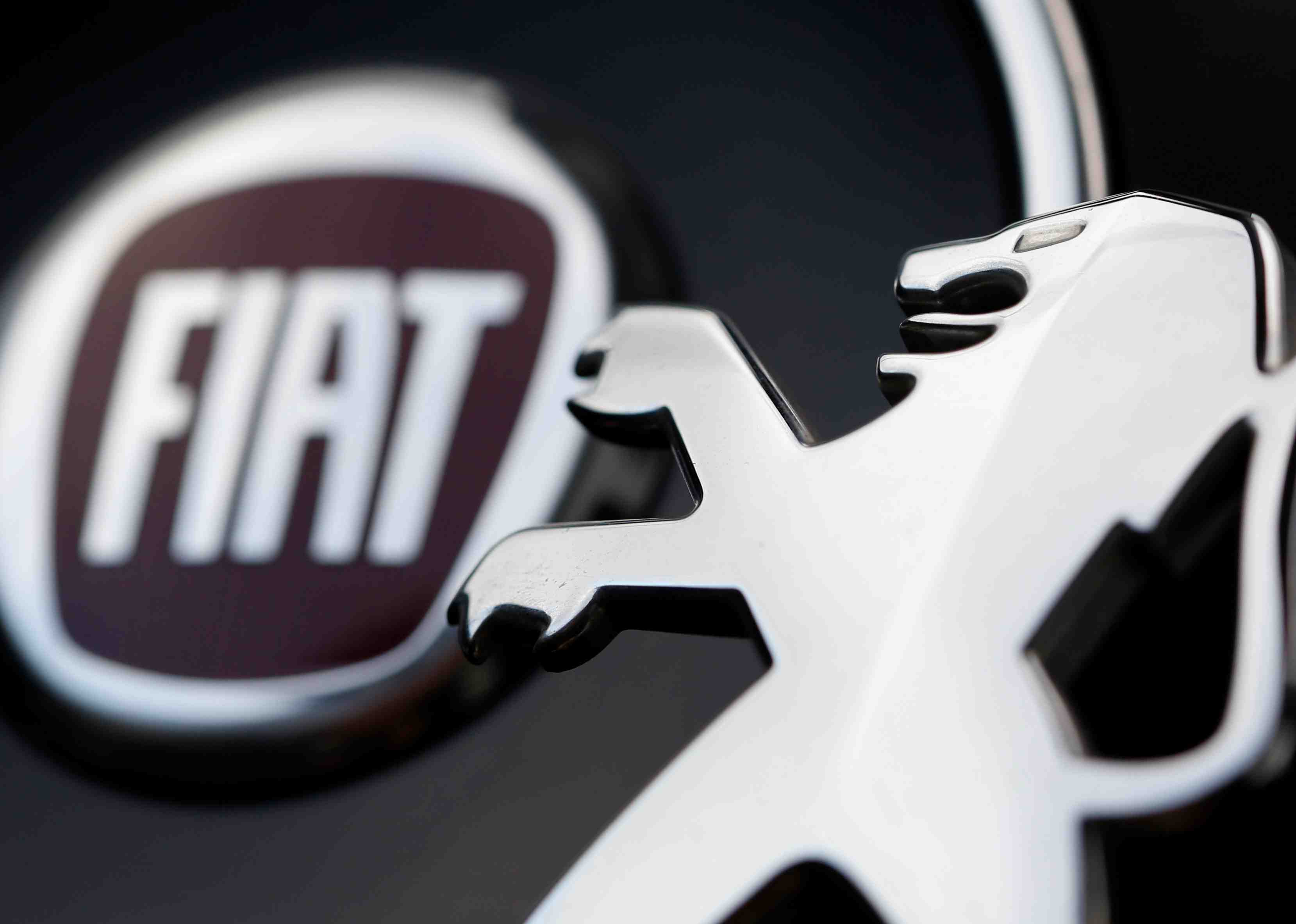 Feu vert d'intesa a un pret garanti de 6,3 milliards d'euros a fiat chrysler