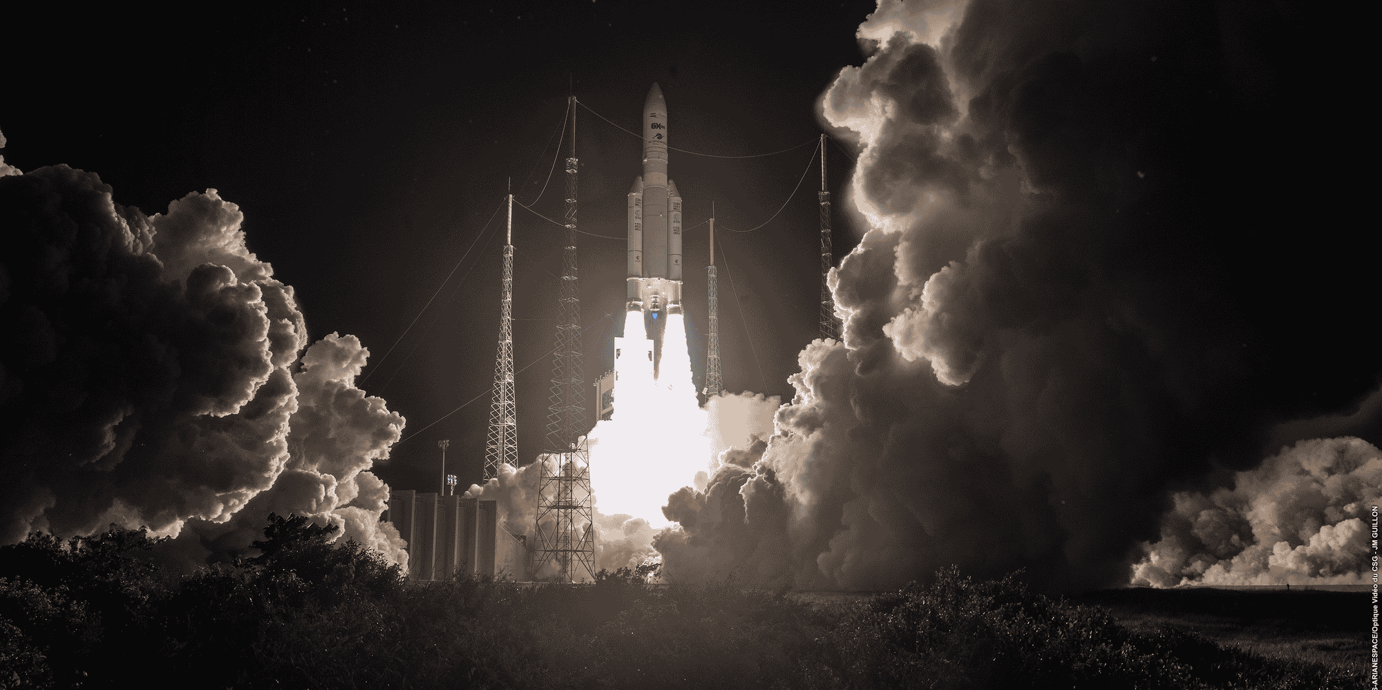 Arianespace signe là son premier lancement depuis le gel des activités du port spatial européen décrété mi-mars par le Centre national d'études spatiales (CNES) en raison du Covid-19.