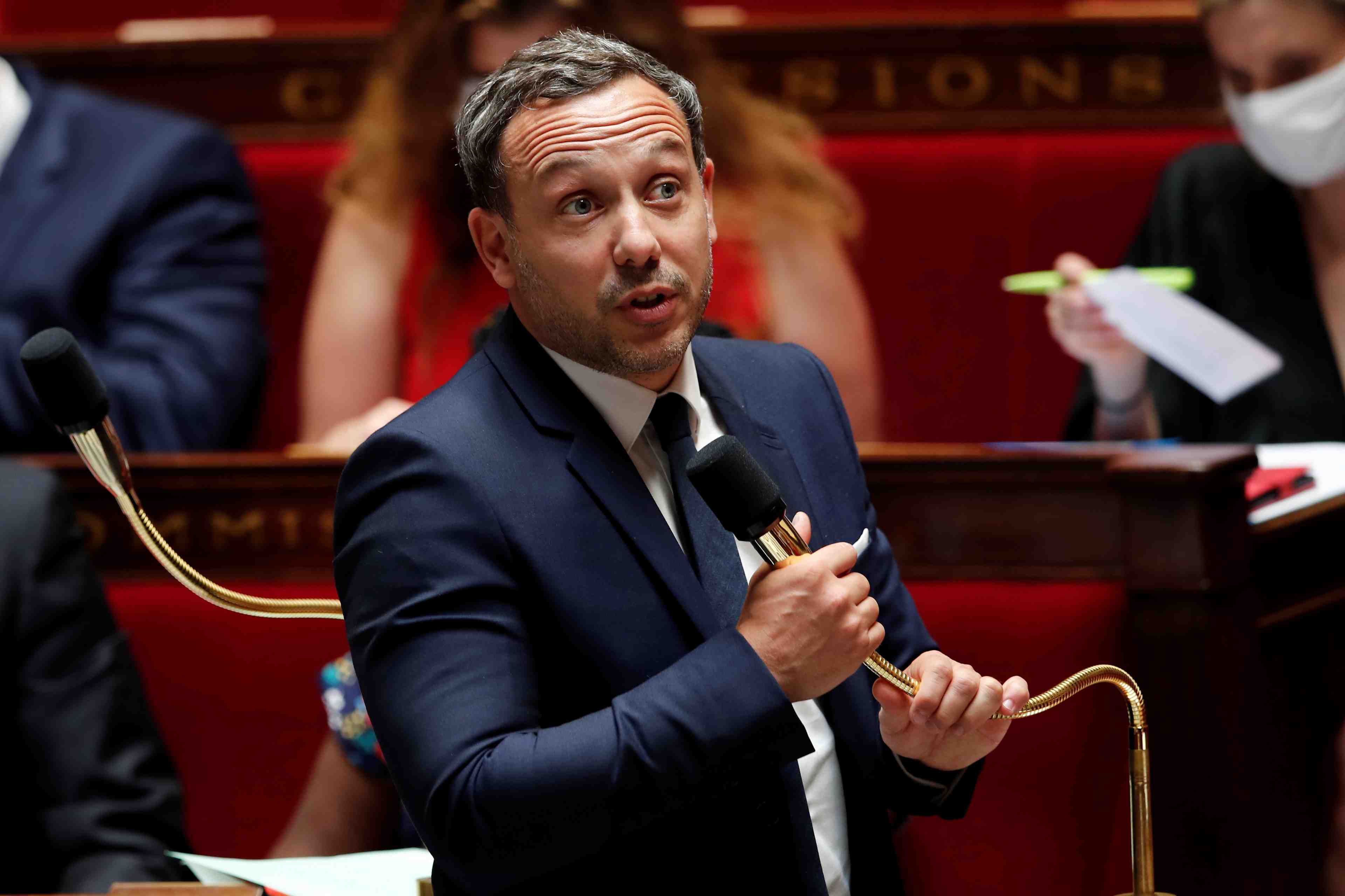 France: la loi ouvrant la pma a toutes les femmes definitivement adoptee