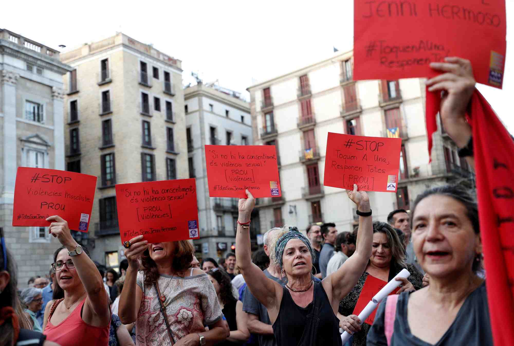 Manifestation en soutien a jenni hermoso a barcelone