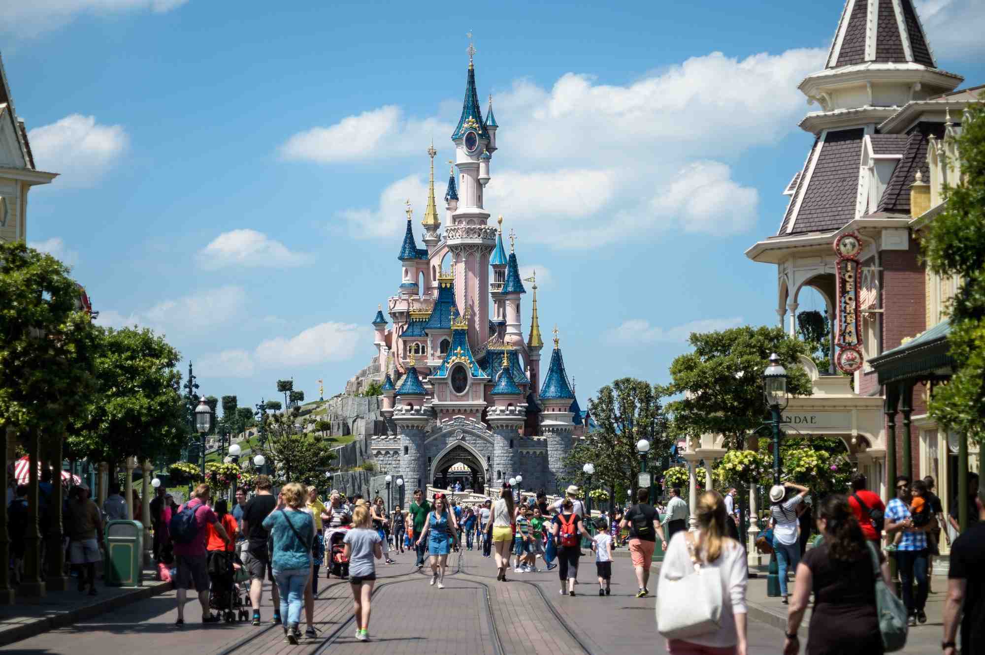 Eurodisney vient d'écoper d'une amende de 400.000 euros par la répression des fraudes pour pratiques commerciales trompeuses.