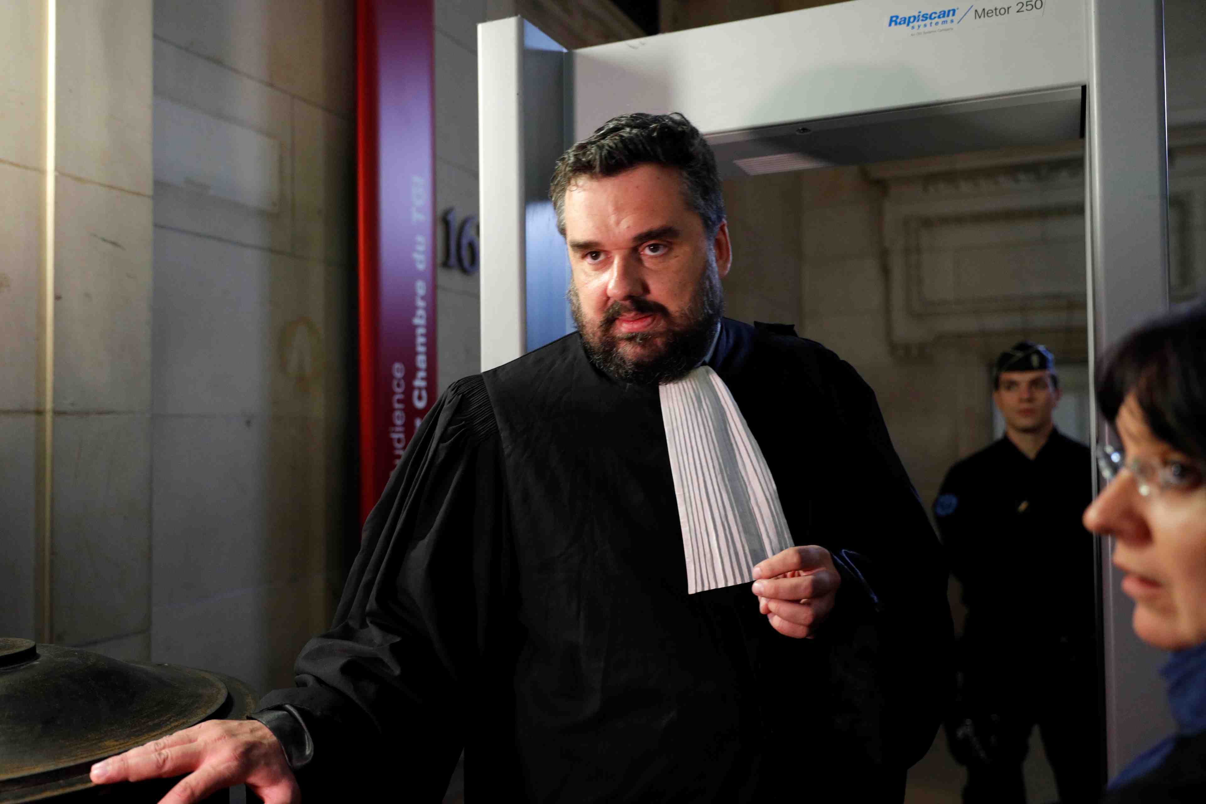 Dix ans de prison requis contre une mere convertie au djihad