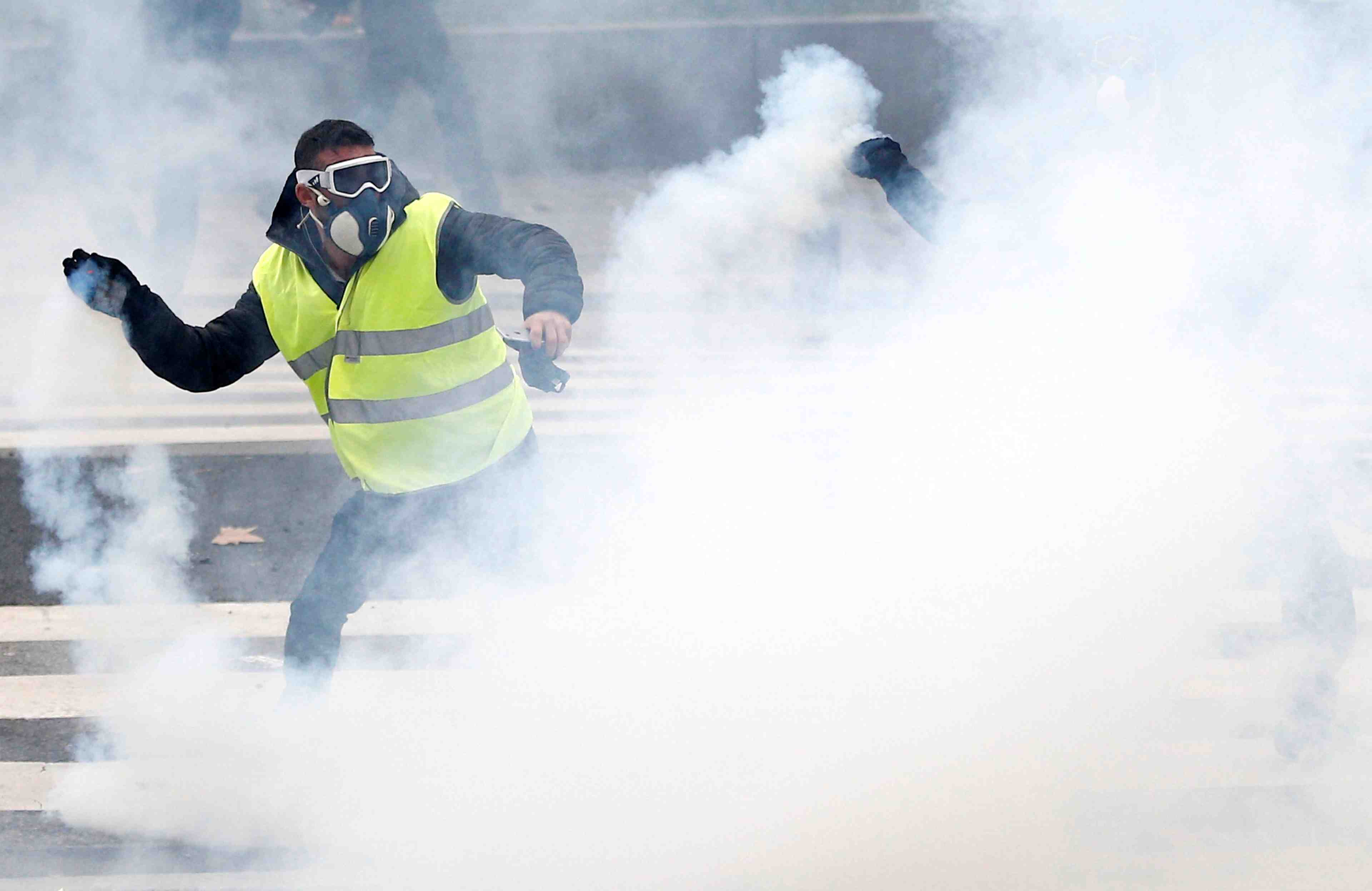 "gilets jaunes": enquete ouverte a toulouse apres un blesse grave