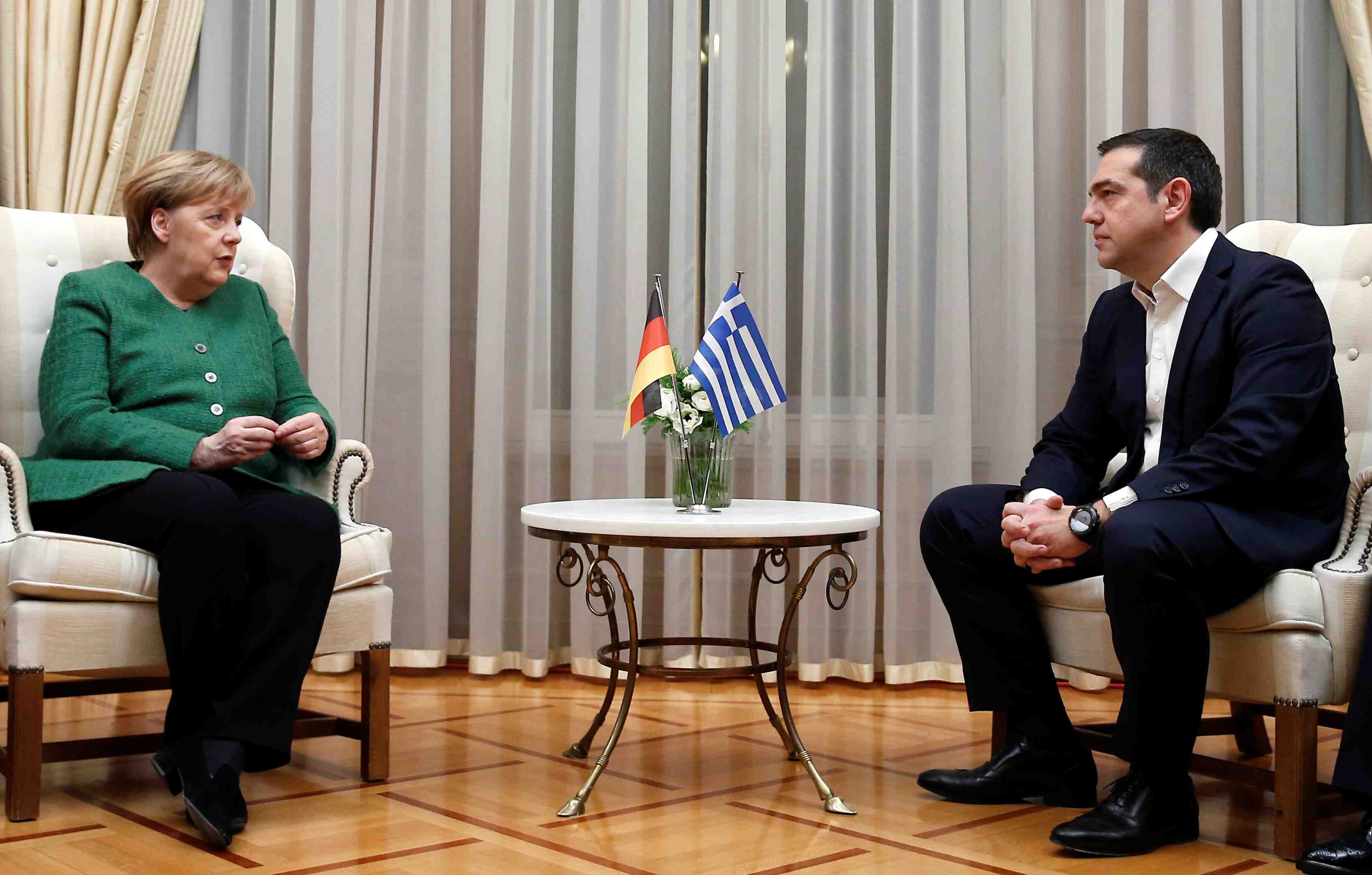 La grece est entree dans une "nouvelle ere", dit merkel