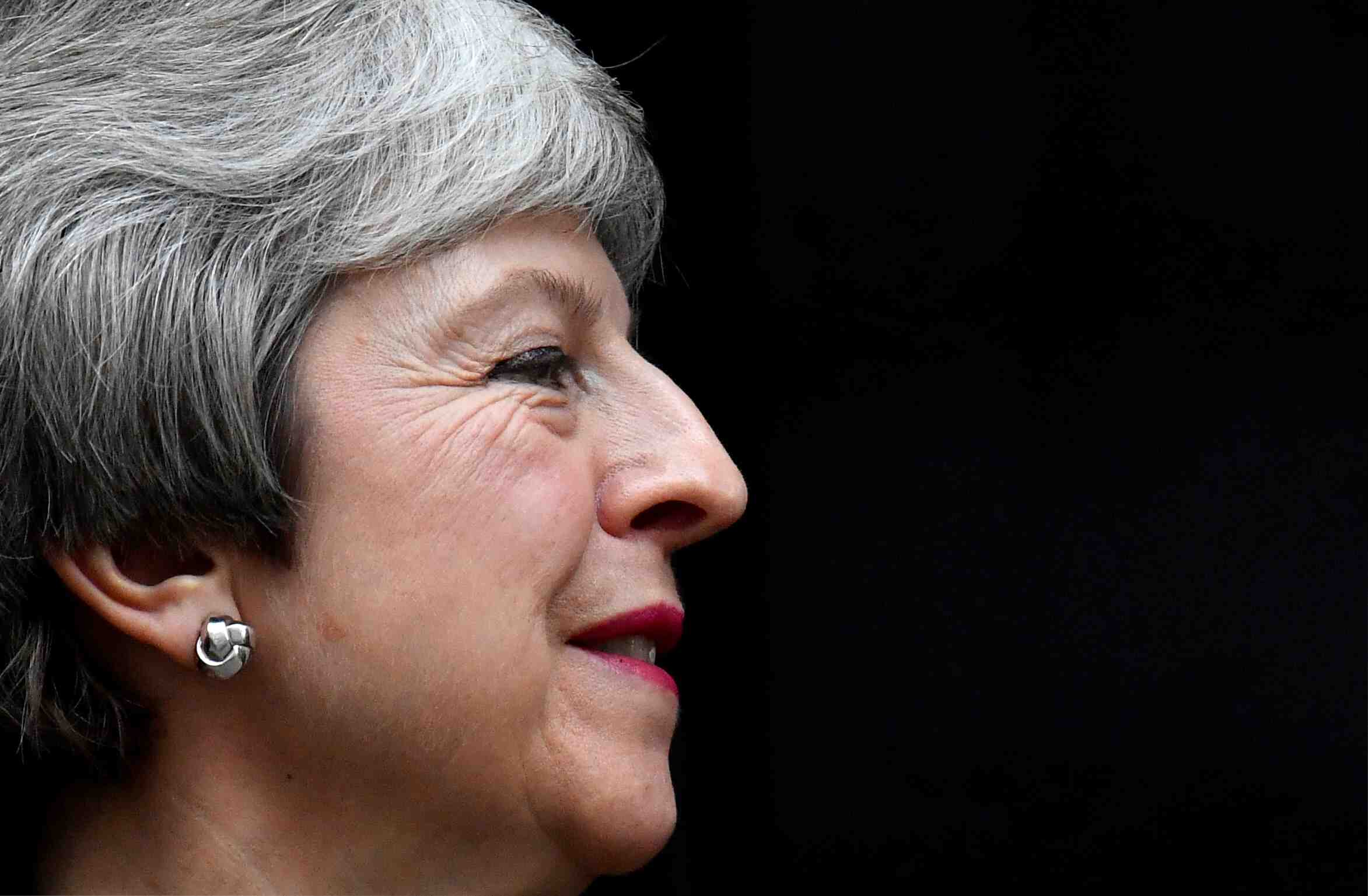 Brexit: il faut revoir l'accord pour que les communes l'enterinent, dit may