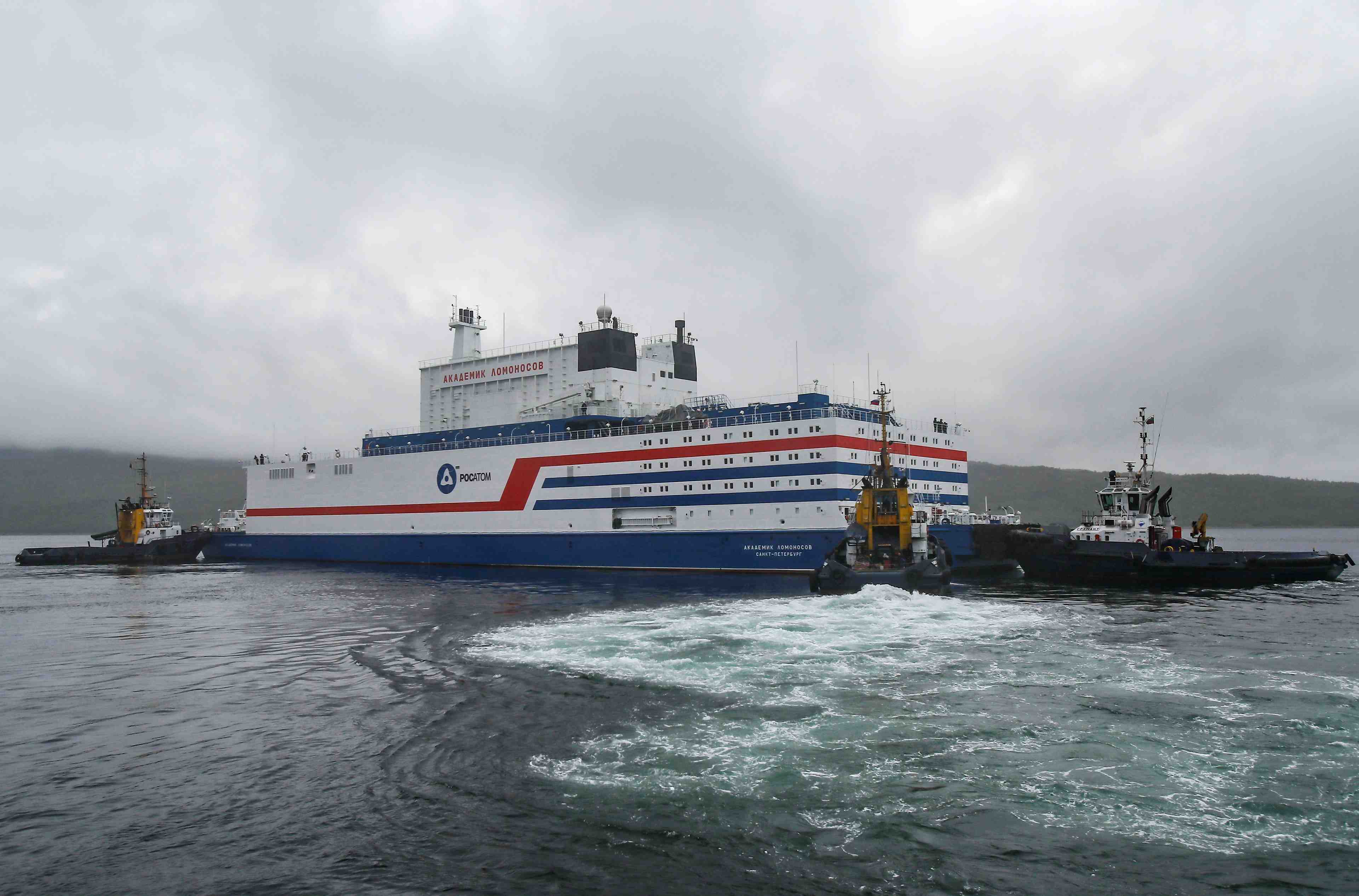 La premiere centrale nucleaire flottante russe est arrivee a destination