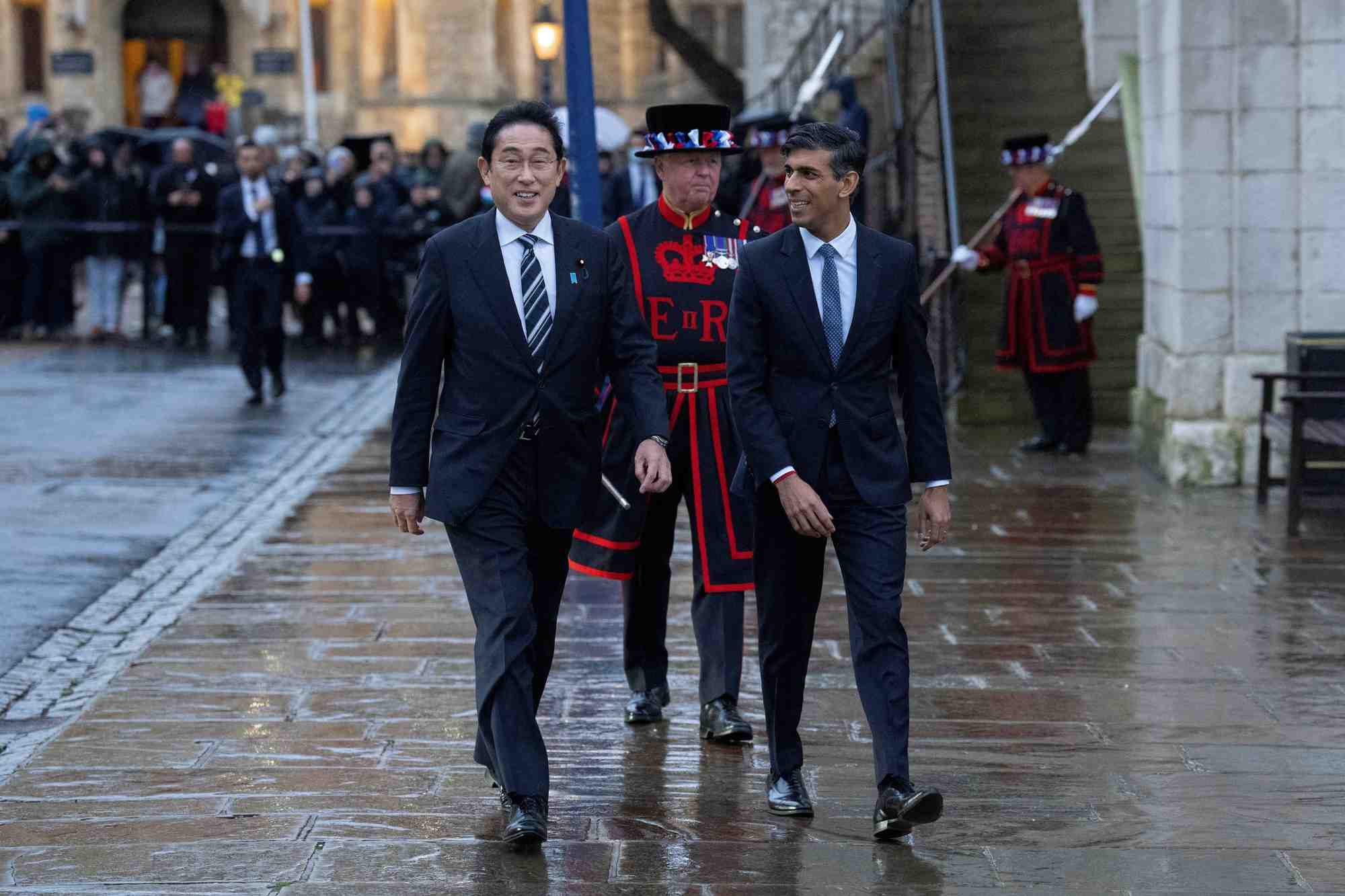 Photo du premier ministre britannique rishi sunak et son homologue japonais fumio kishida