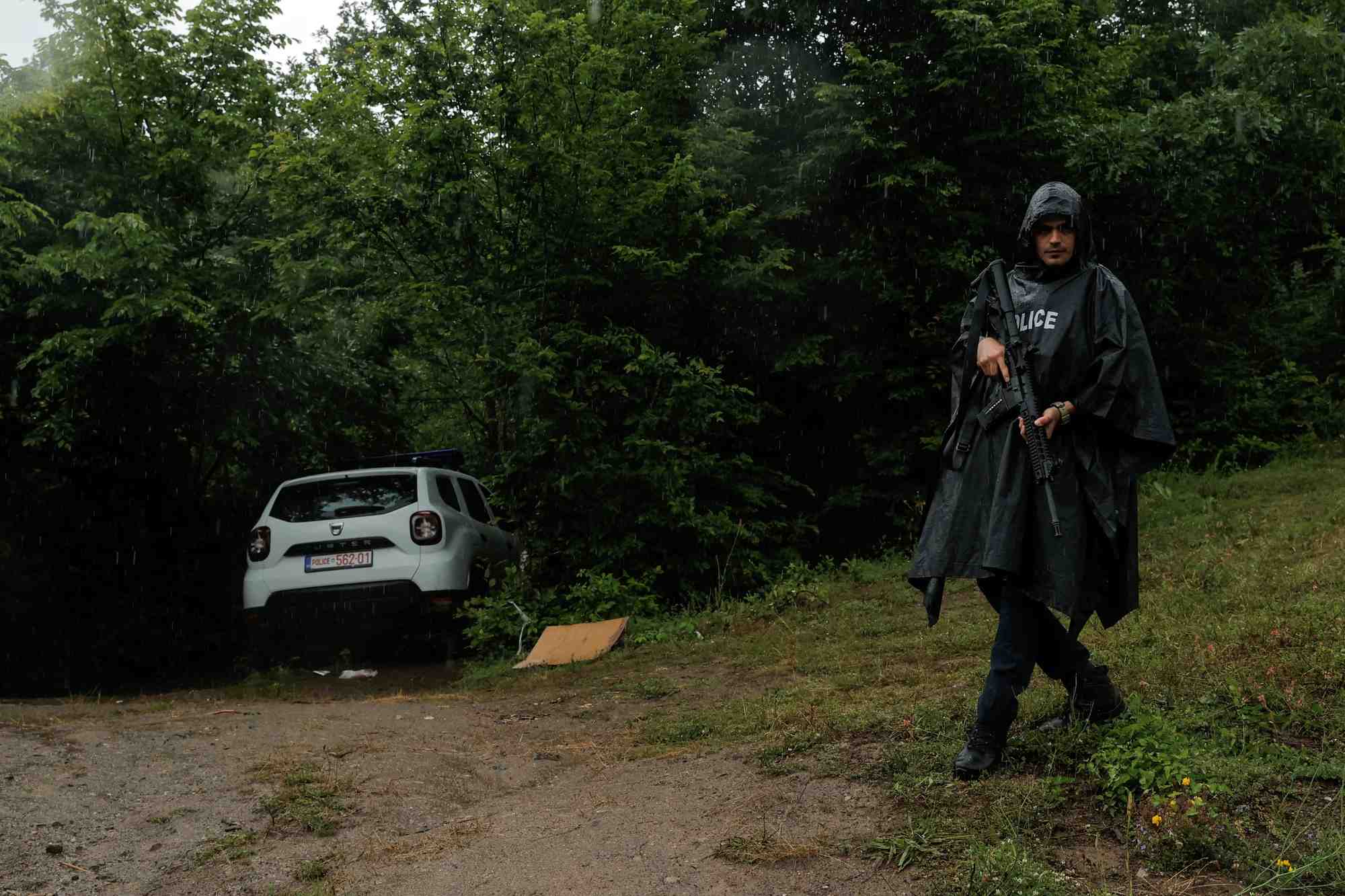Un policier kosovar a bare, au kosovo