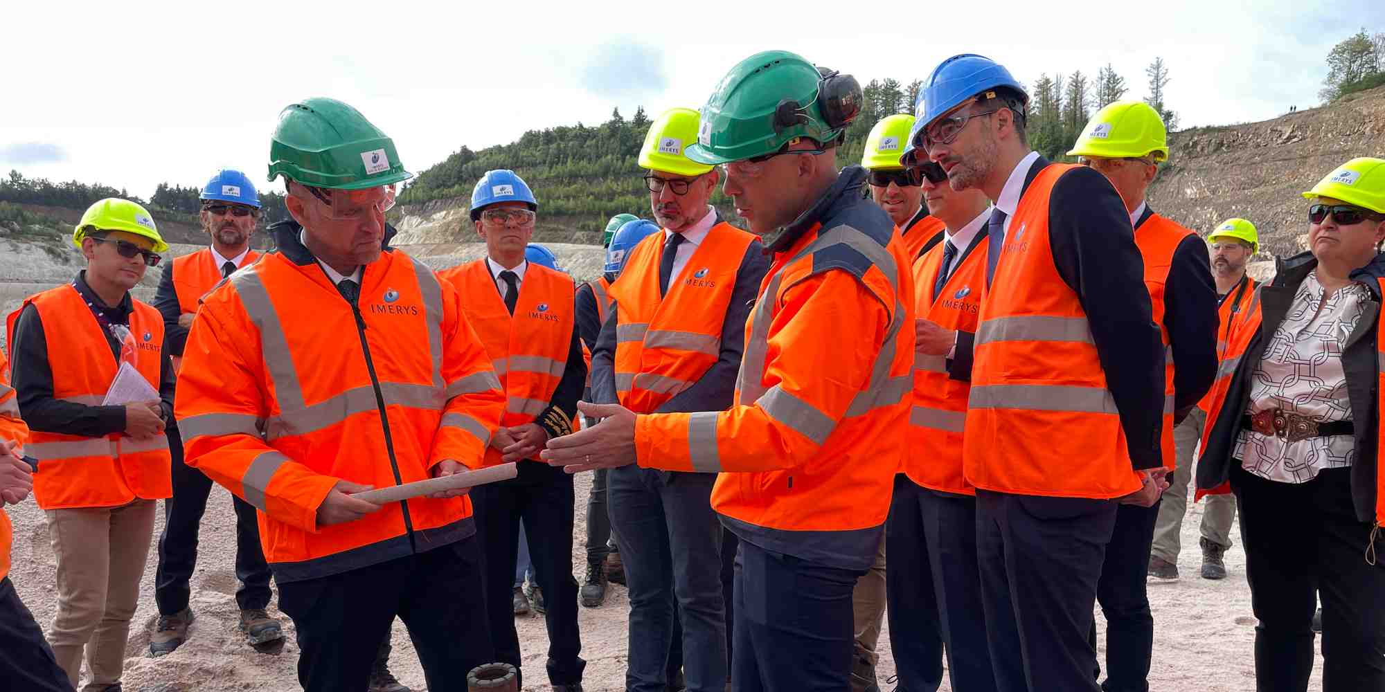 Le ministre de l'industrie Marc Ferracci a pu constater les résultats des derniers forages, qui ont permis à Imerys de réévaluer son projet à la hausse.