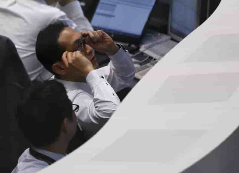 Tokyo finit en nette baisse, penalisee par le yen