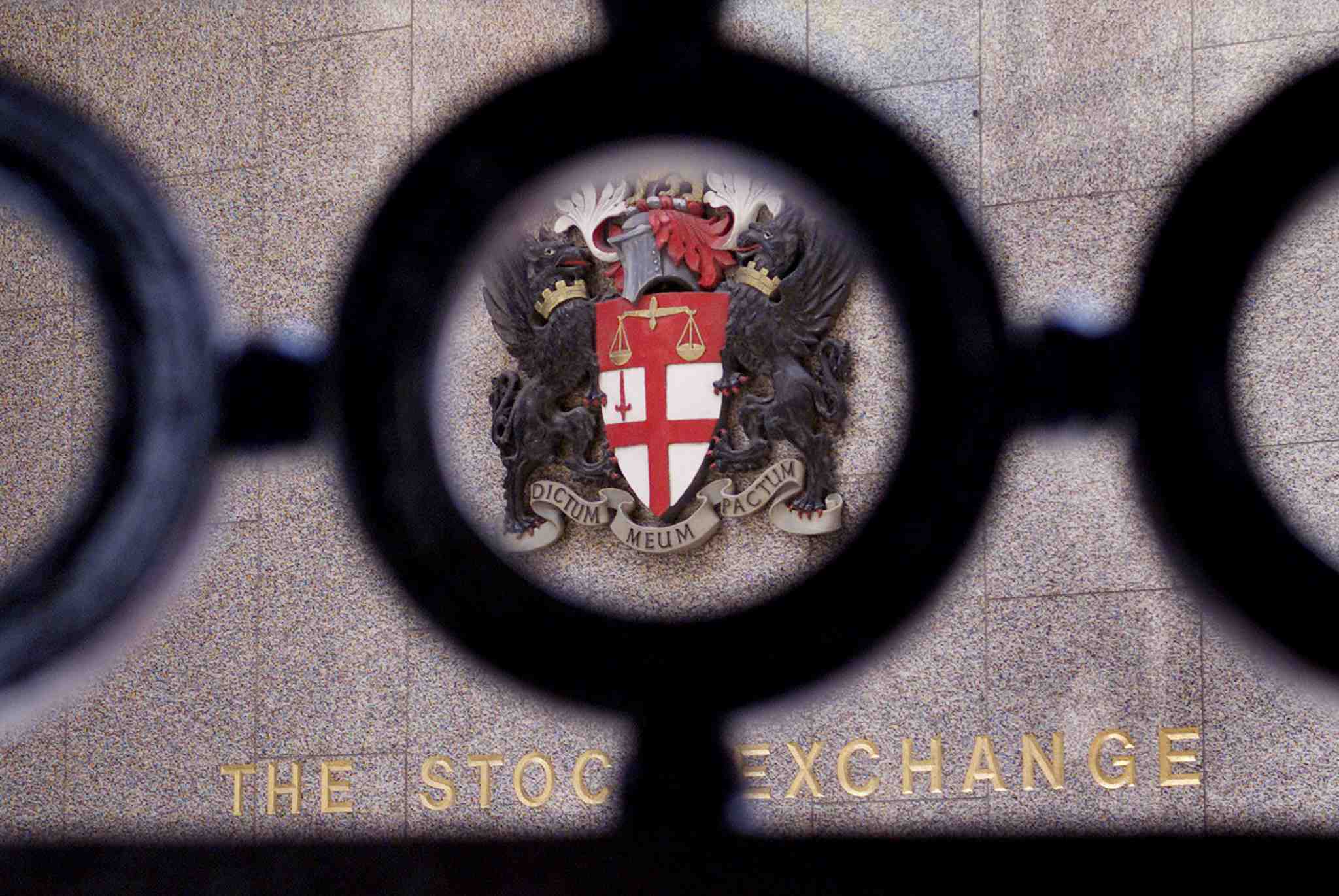 Hors londres, les bourses europeennes ouvrent en baisse