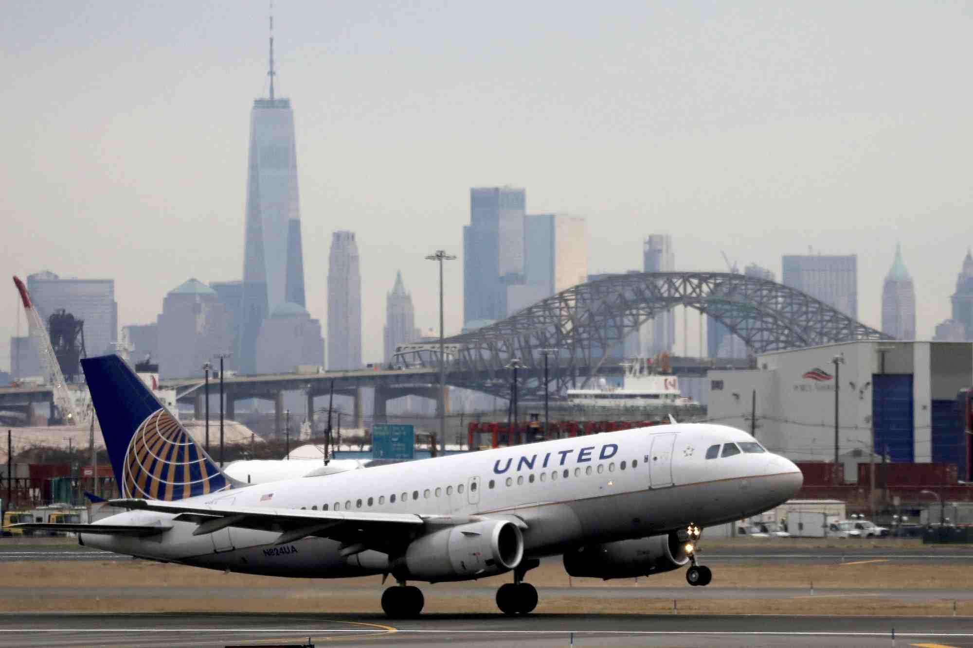 United airlines va autoriser le retour des salaries non vaccines contre le covid-19
