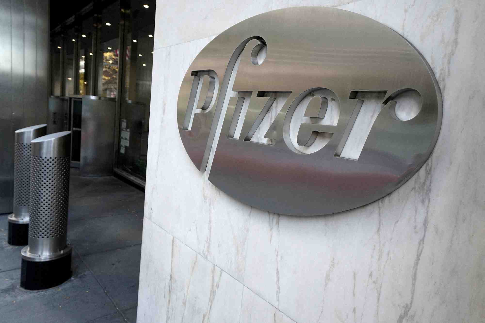 Photo d'archives du logo pfizer a new york, aux etats-unis