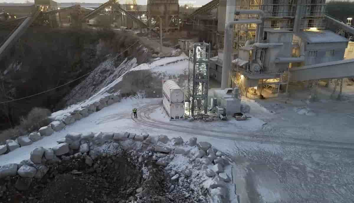 Dans la carrière de Bocahut, une technologie de rupture est née, sur un lit de poussière blanche.