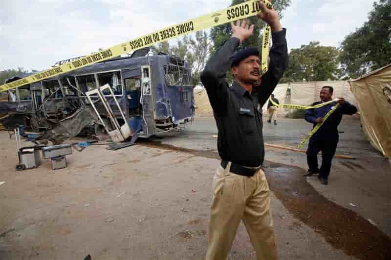 Onze policiers pakistanais tués près de Karachi