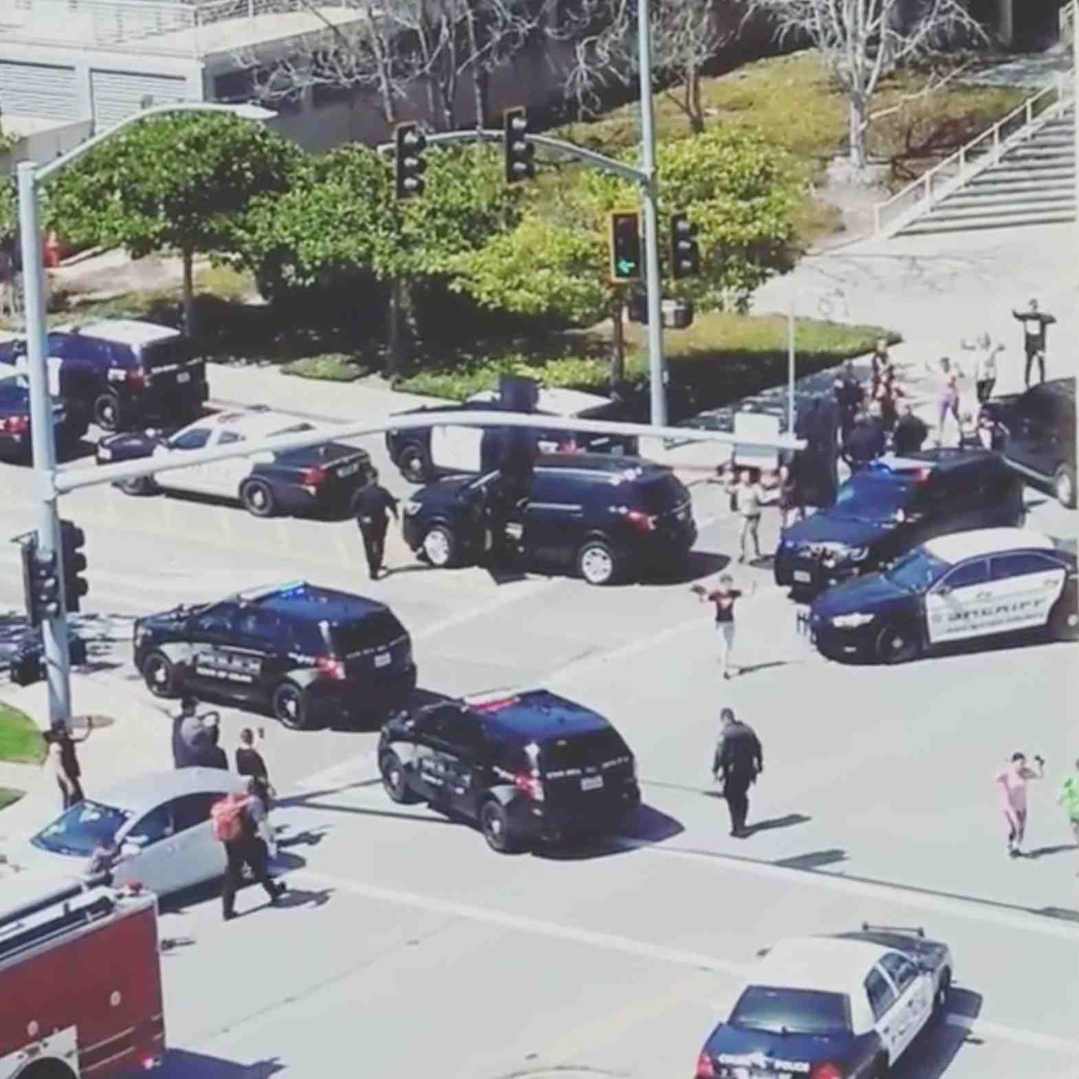 Presence d'un tireur arme au siege de youtube indique la police