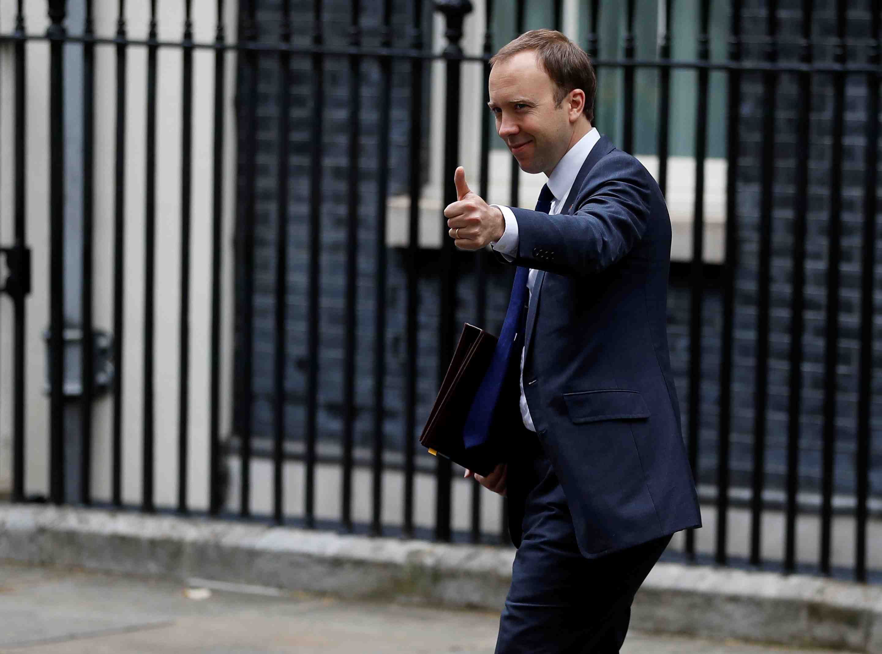 Grande-bretagne: hancock apporte son soutien a johnson pour la tete des tories