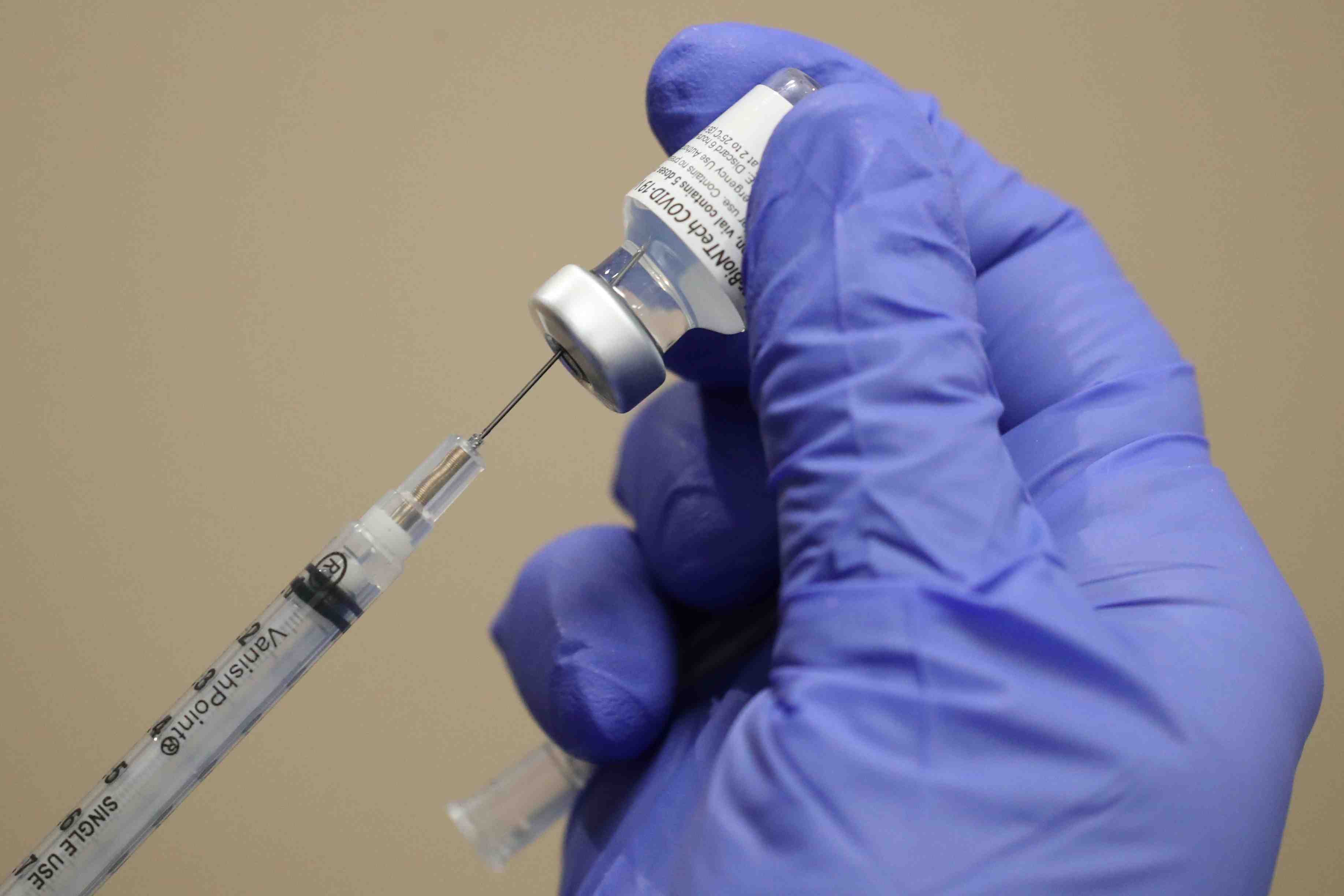 Coronavirus/usa: les membre du congres vaccines durant la premiere phase