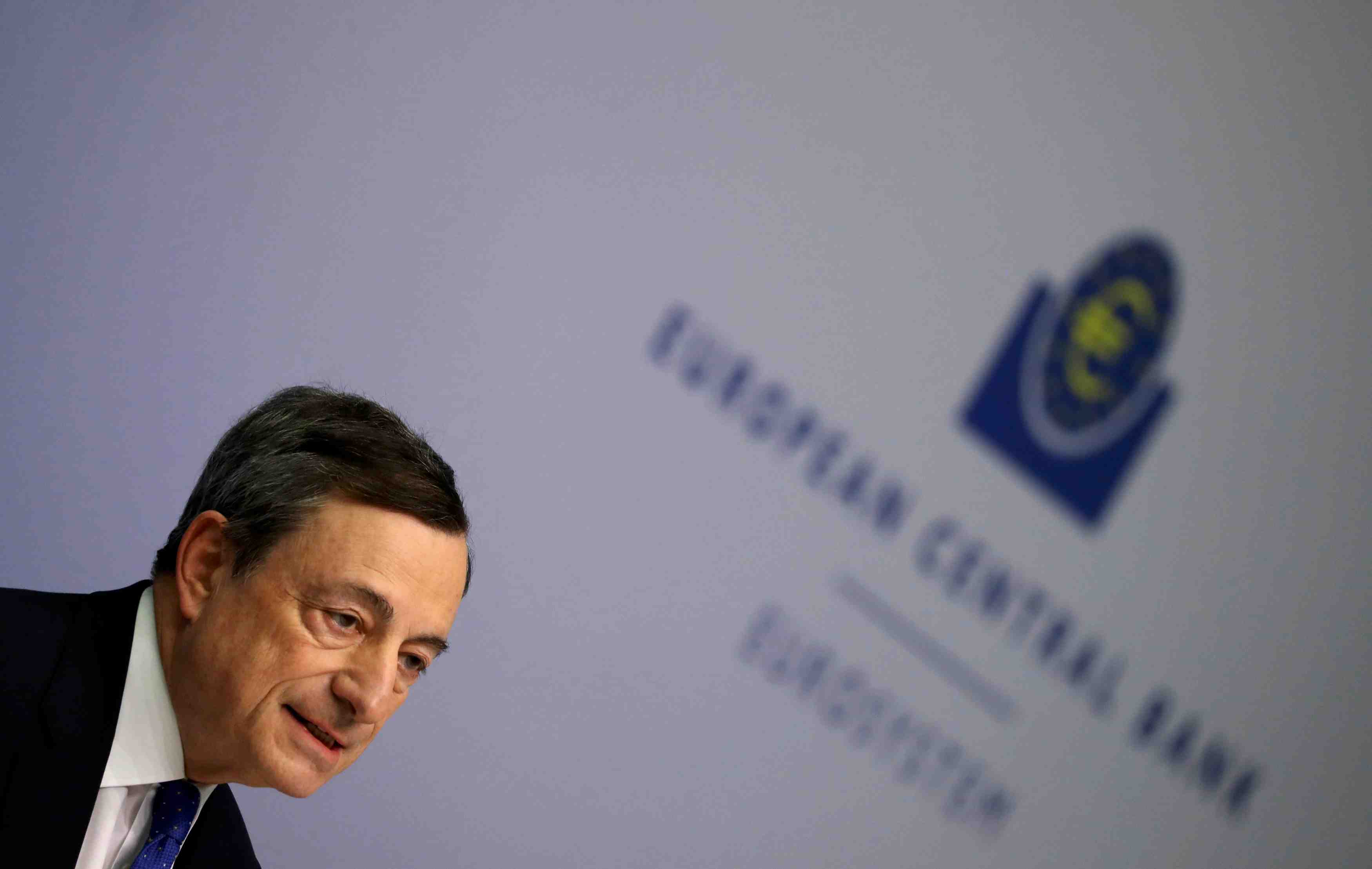La bce reste accommodante mais ne craint plus la deflation