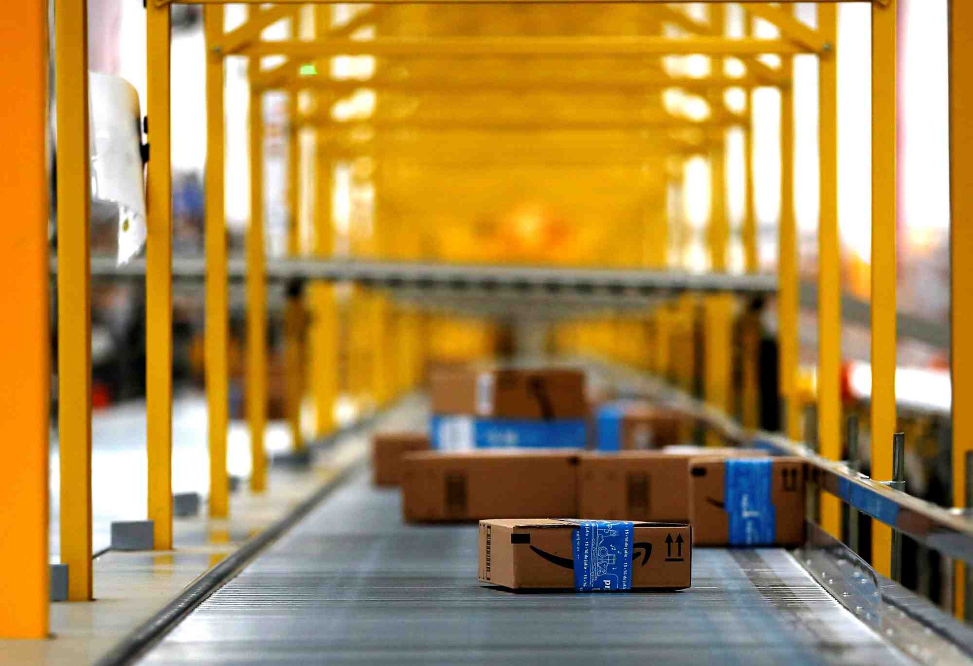 Les ONG entendent transformer le "Black Friday" en "journée noire pour Amazon" via "des dizaines d'actions" en France.