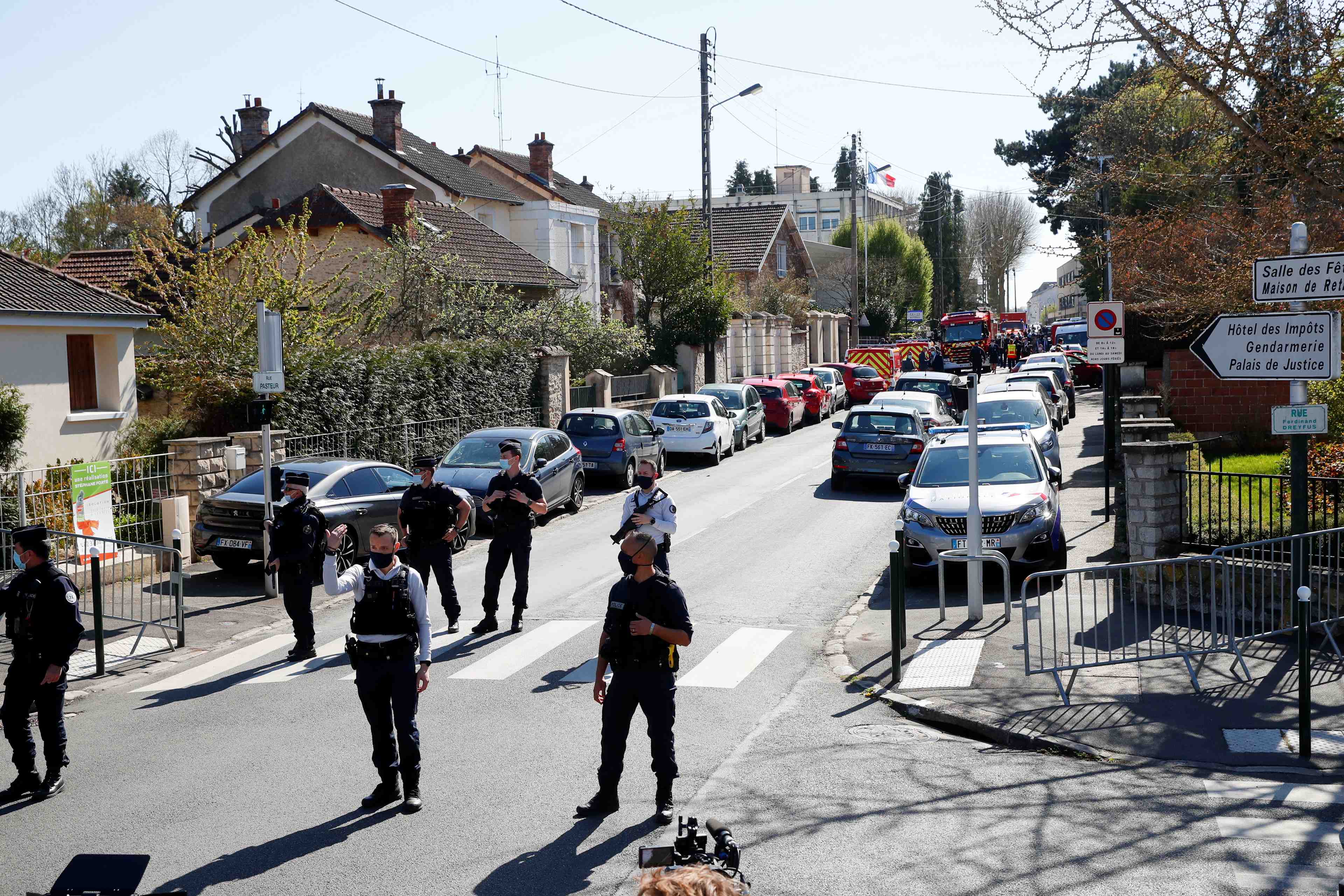 France: une fonctionnaire de police tuee lors d'une attaque au couteau a rambouillet