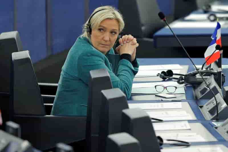 Marine le pen reaffirme la volonte de sortir de l'euro