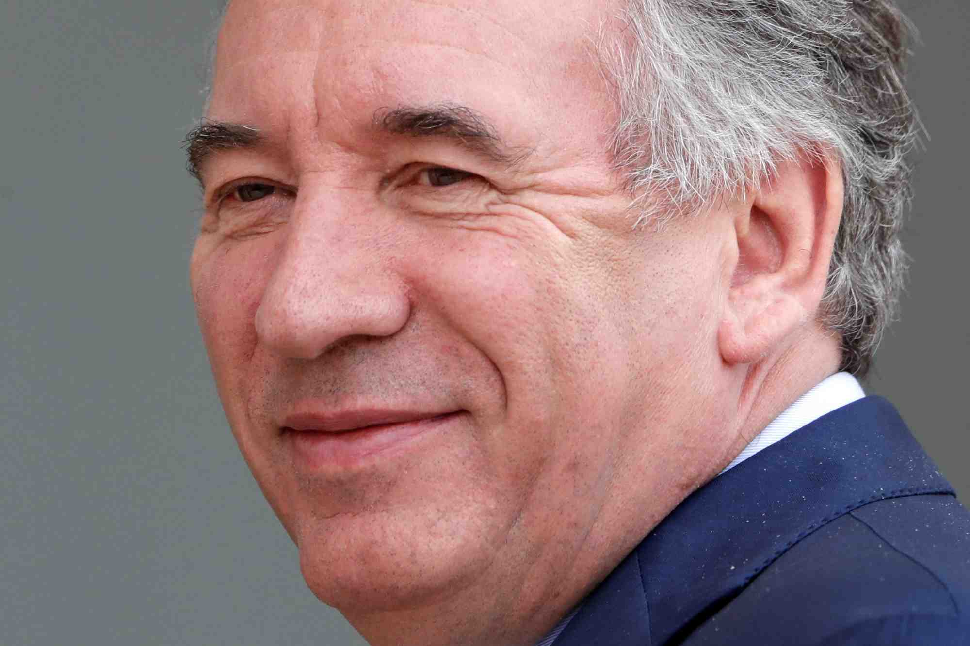 France: vers la mise en examen de bayrou, sarnez et goulard, rapporte le monde