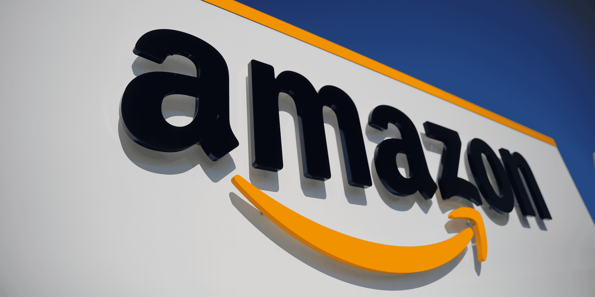 France: amazon reporte le black friday, la reouverture des commerces discutee