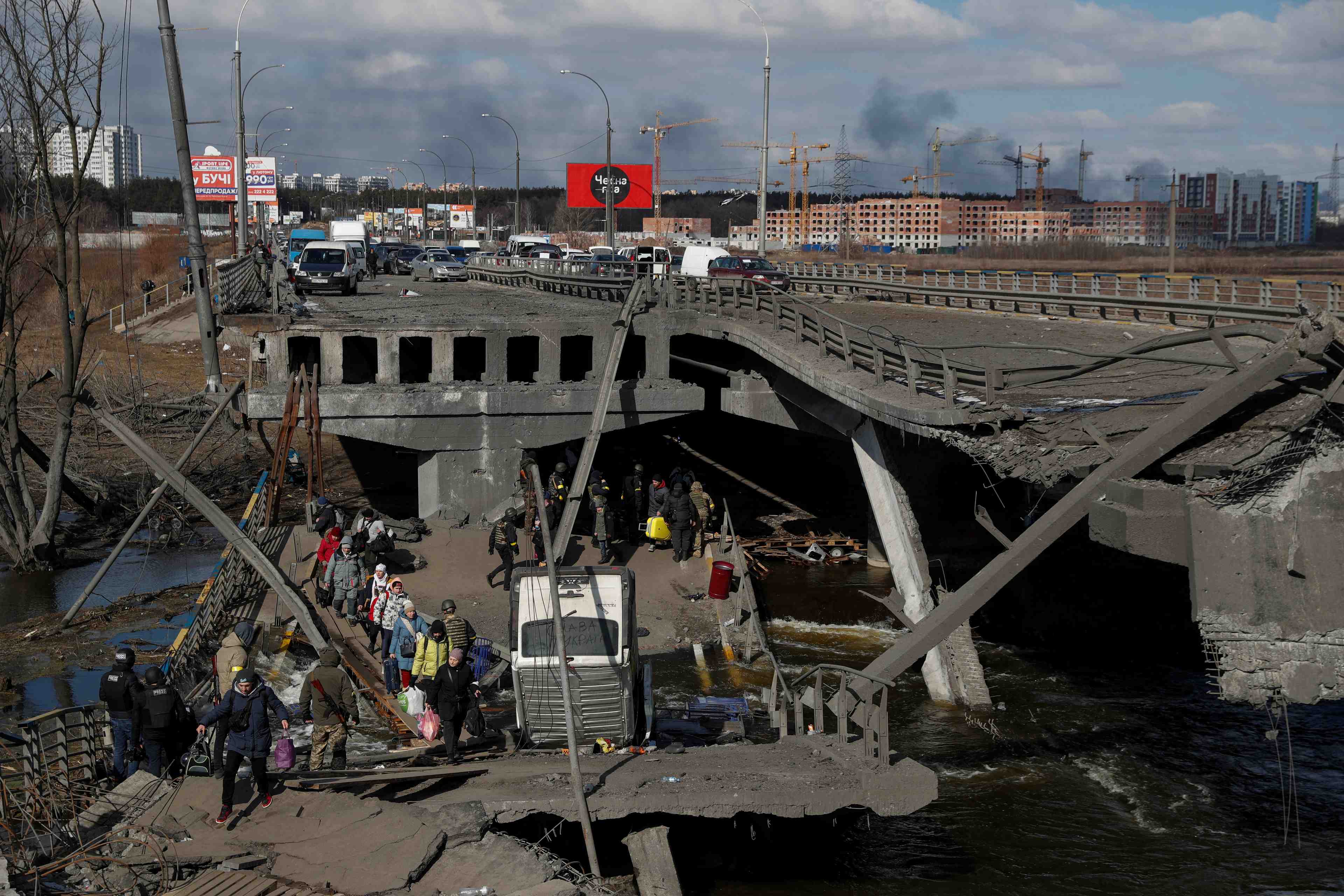 La guerre en ukraine a deja fait 100 milliards de dollars de degats, dit kiev
