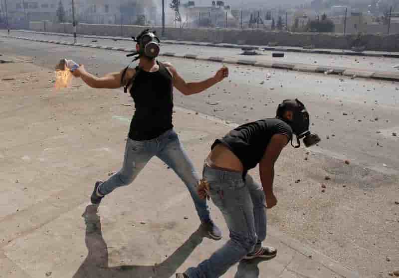Exécutions publiques à Gaza, un enfant tué pas un obus en Israël