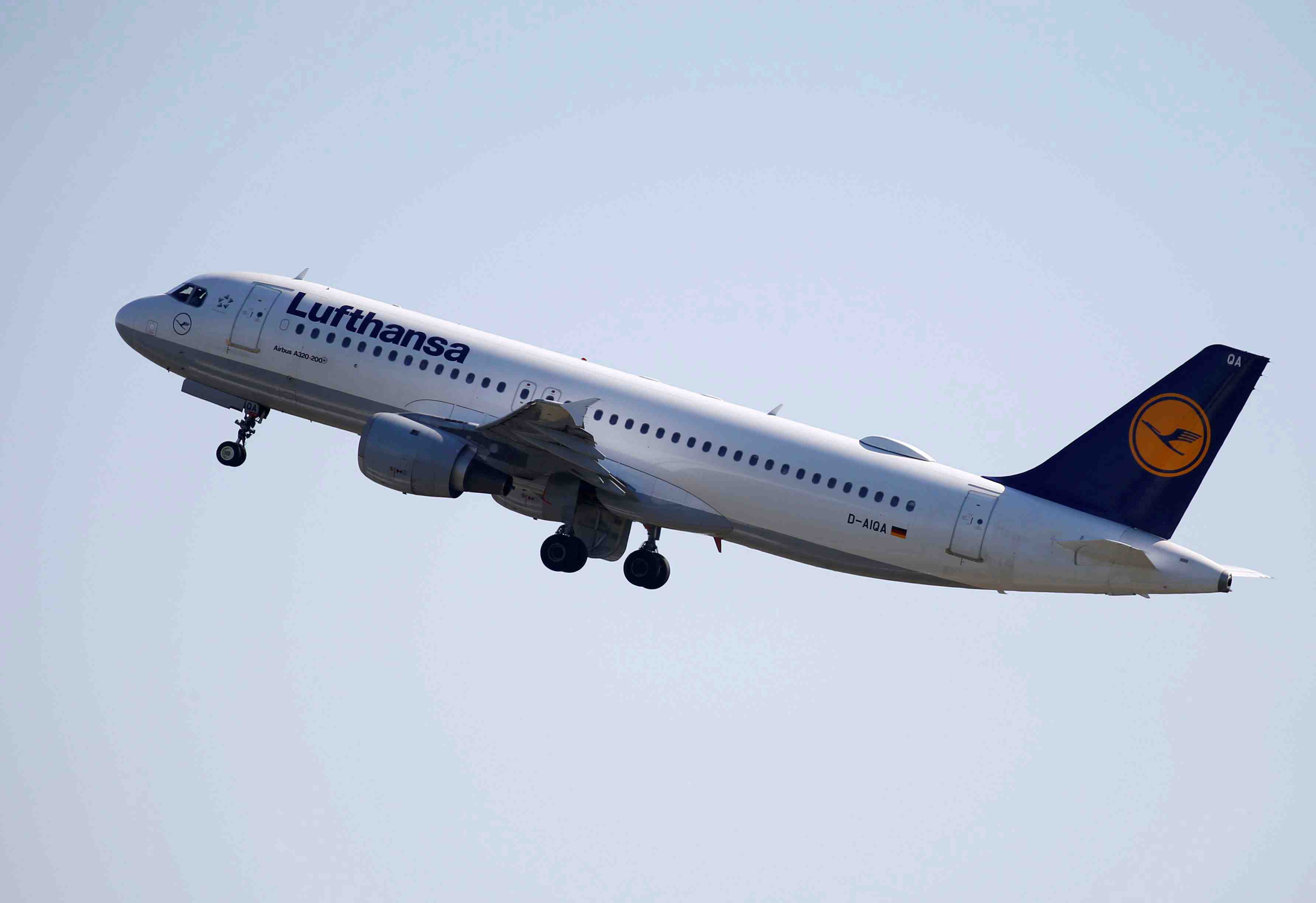 Lufthansa optimiste sur les prix apres un deuxieme trimestre superieur aux atttentes