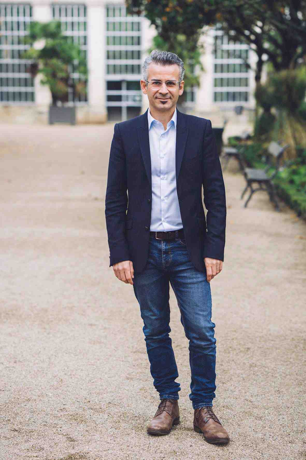 Emmanuel Denis a été élu notamment grâce à une abstention record de 65% à Tours, soit 6 points de plus que la moyenne nationale. En cause, l'absence de mobilisation des électeurs de droite et du centre. Le maire qu'ils avaient élu élu en 2015, Serge Babary, a en effet rejoint le Sénat en 2017 et confié les clés de la ville à son premier adjoint, Christophe Bouchet. Une trahison pour de nombreux tourangeaux.
