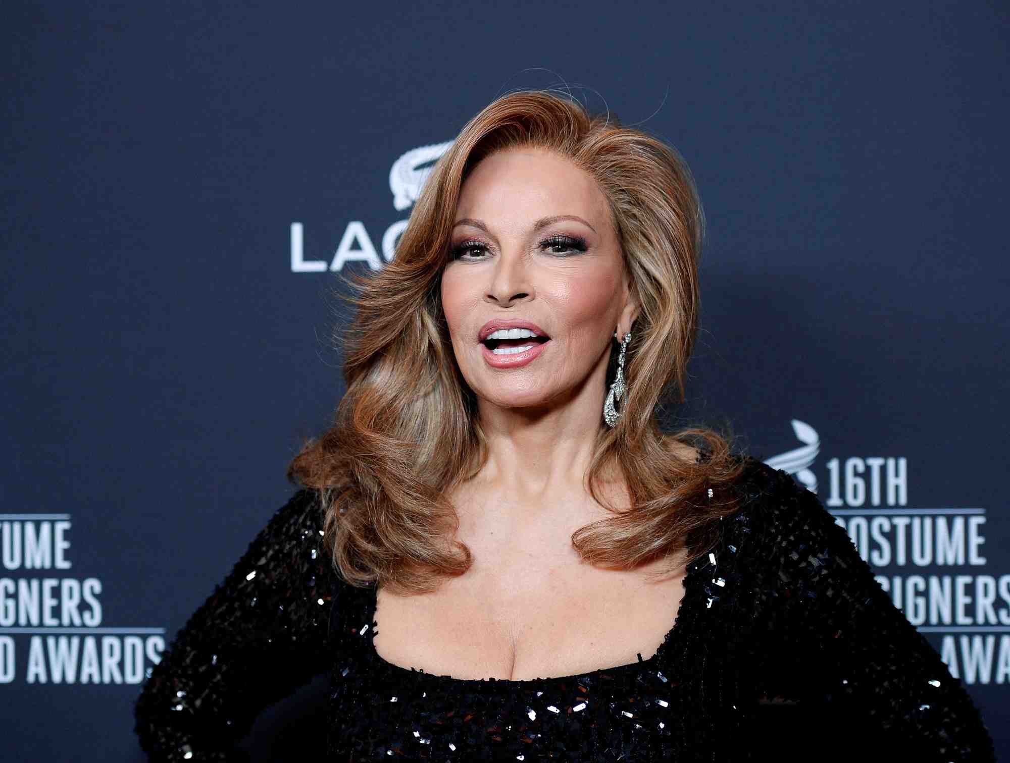 Raquel welch lors des 16e costume designers guild awards a beverly hills