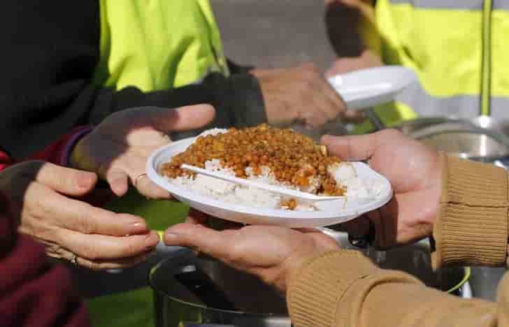 Calais: l'arrete contre la distribution de repas aux migrants suspendu