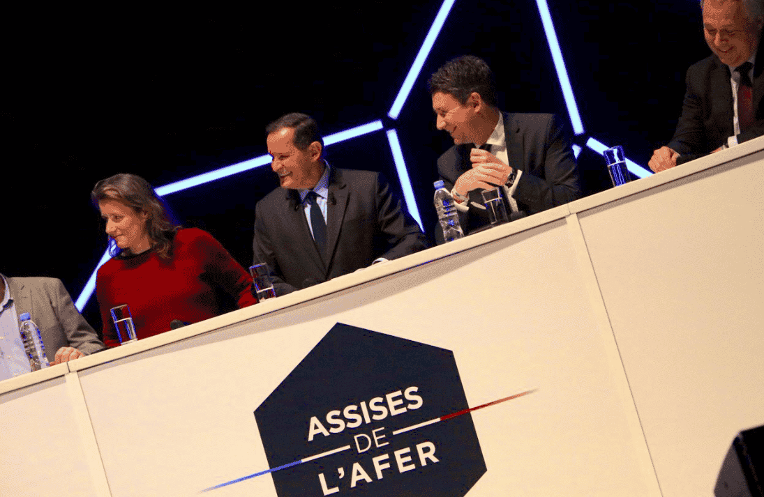 Gérard Bekerman, le président de l'Afer, entouré de Benjamin Griveaux, député de Paris, à droite et de Camille Morvan, cofondatrice de la startup Goshaba, à gauche.