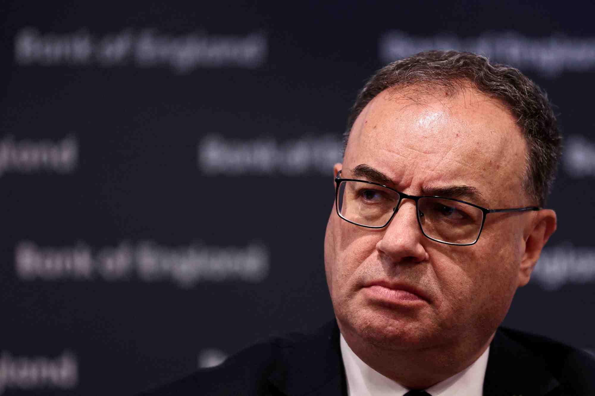 Le gouverneur de la banque d'angleterre, andrew bailey, lors d'une conference de presse