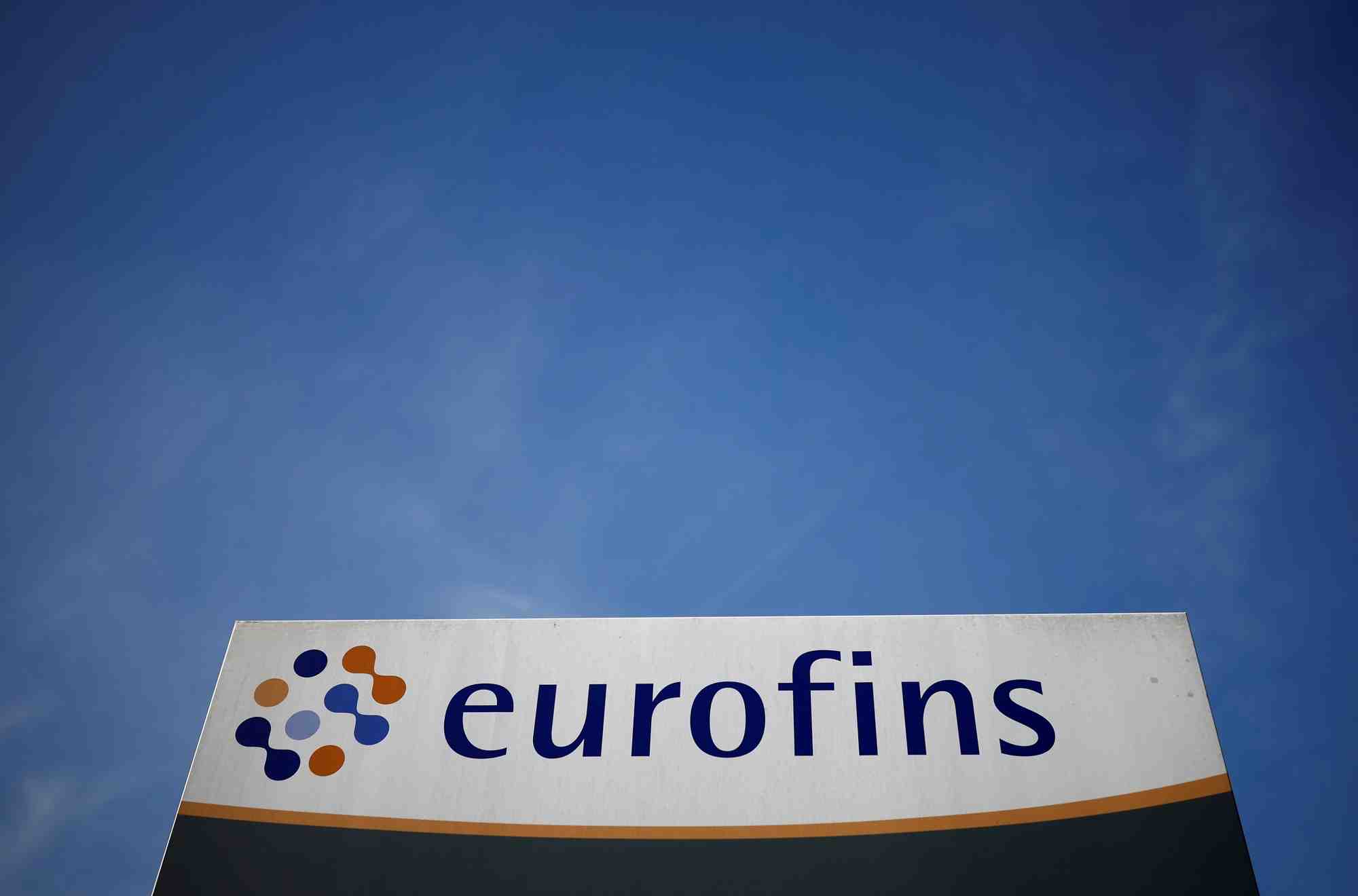 Le logo d'eurofins scientific a l'exterieur d'un batiment de la societe a nantes