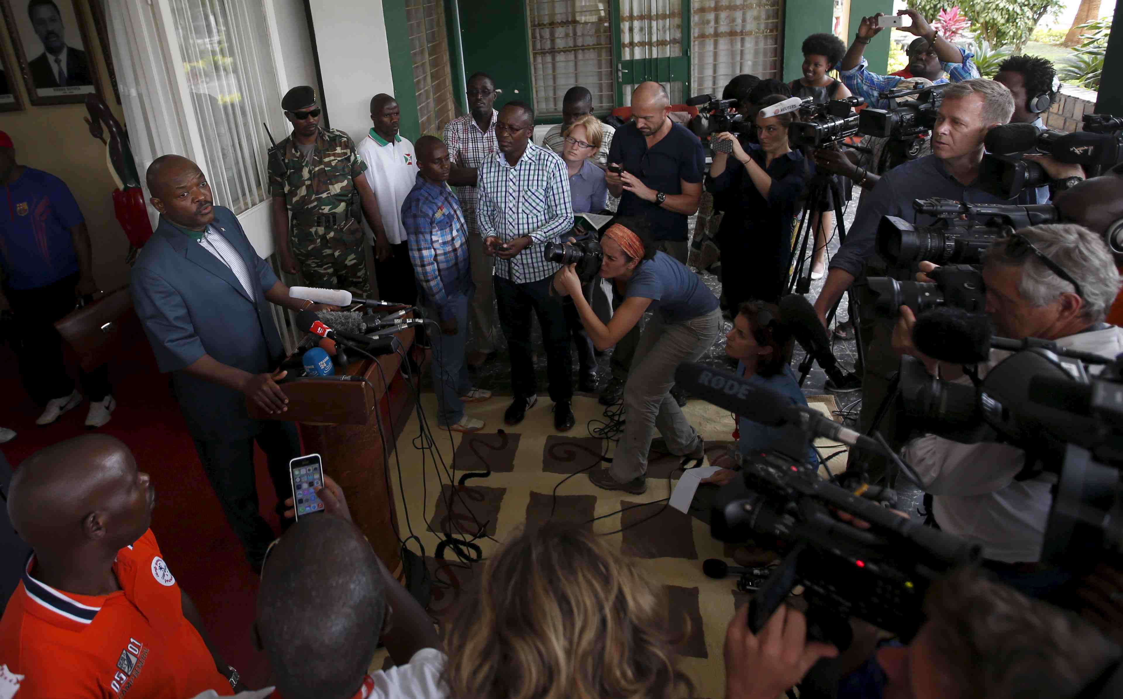 Premiere apparition publique de pierre nkurunziza au burundi