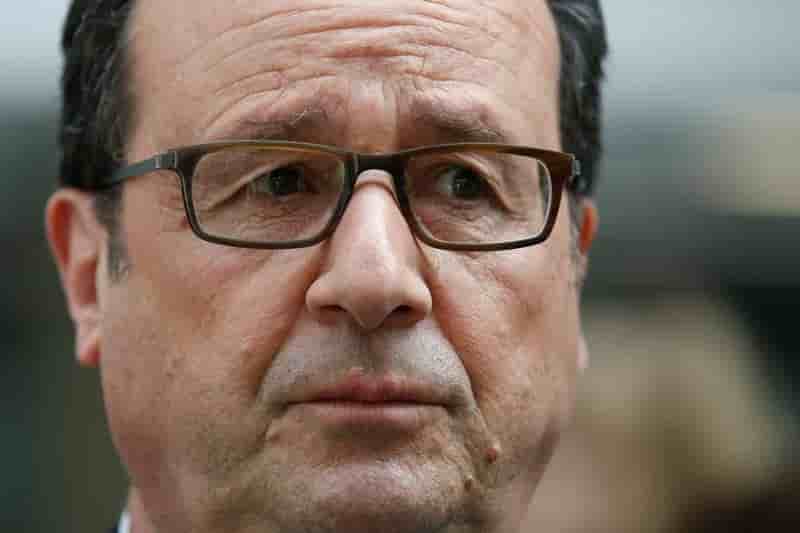 Hollande confirme qu'il reste un acteur de la vie politique